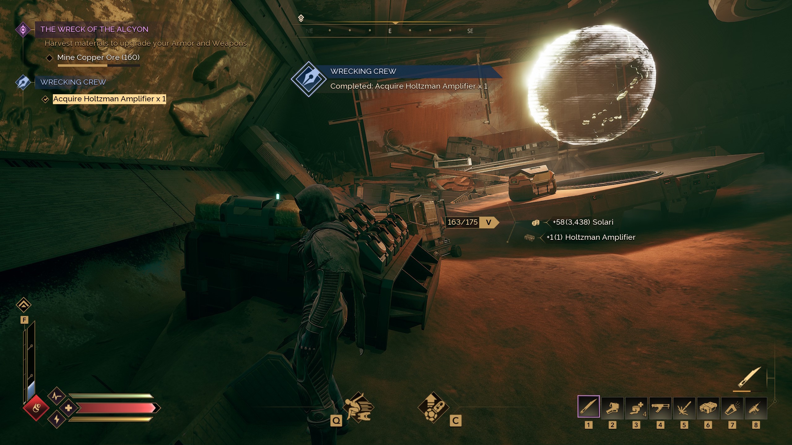 A player character collecting the Holtzman’s Amplifier item in Dune Awakening