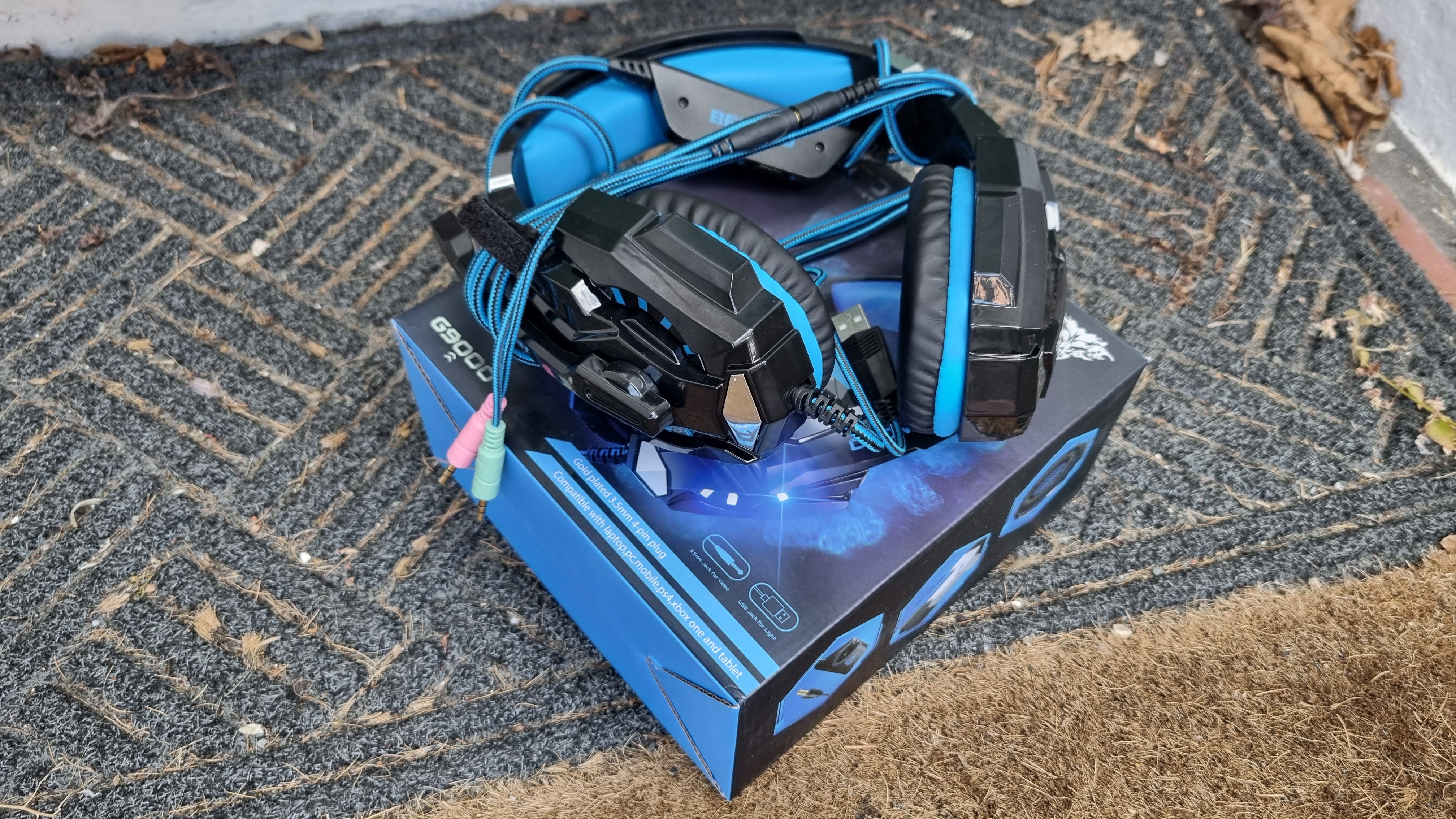 The Bengoo G9000 headset, outside awaiting collection