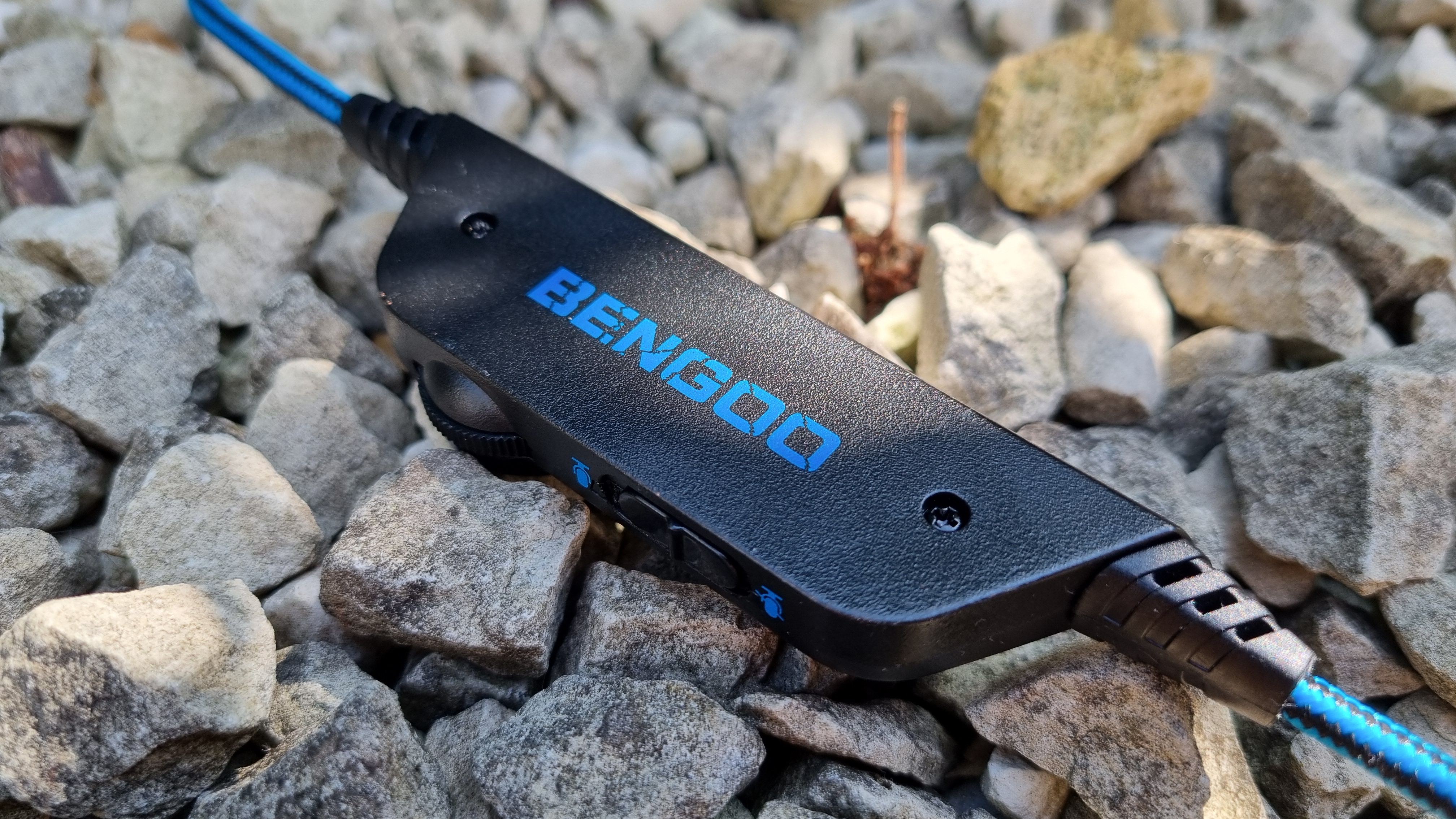 The Bengoo G9000 gaming headset on white gravel