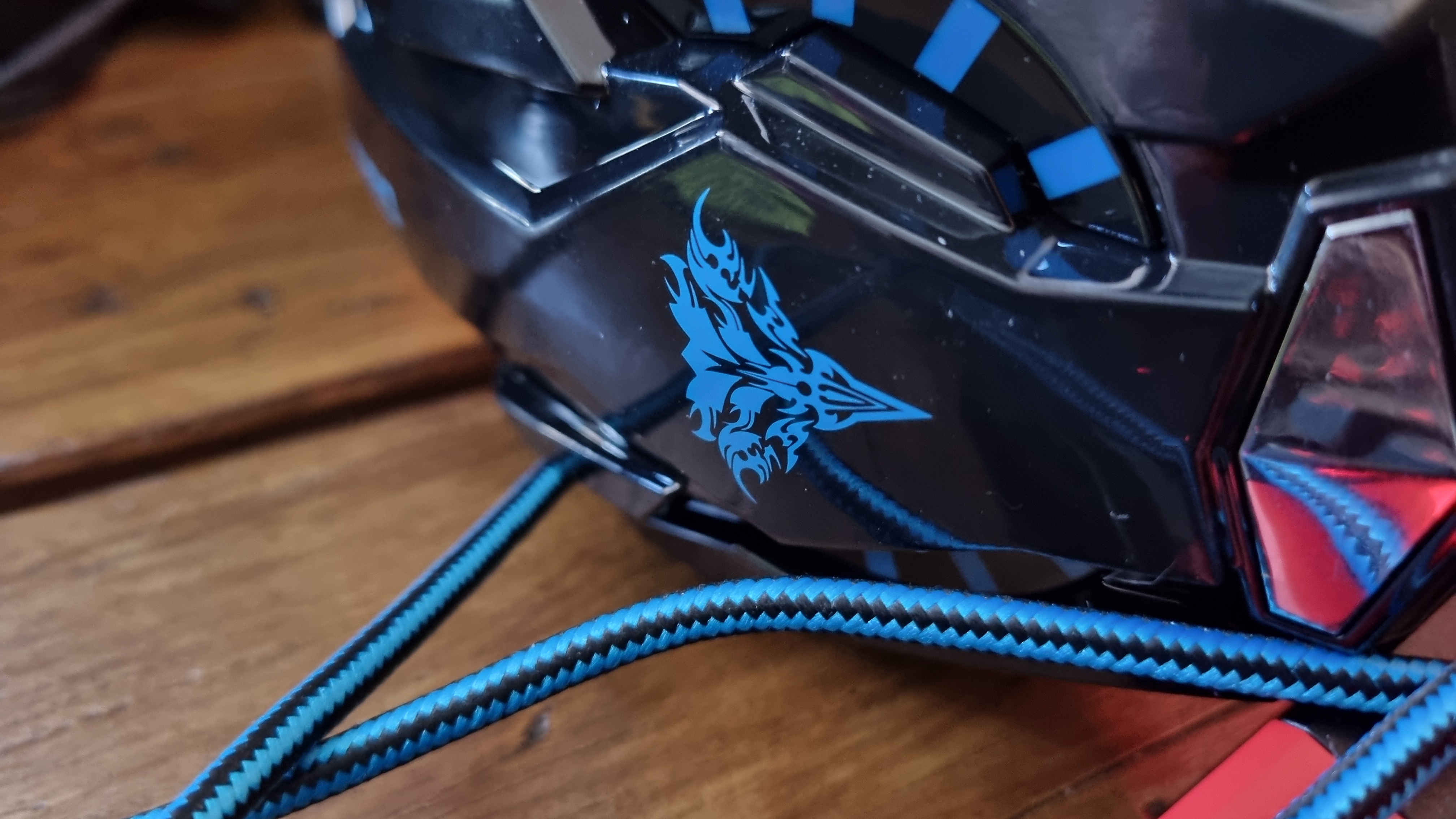 The Bengoo logo on the side of the Bengoo G9000 gaming headset