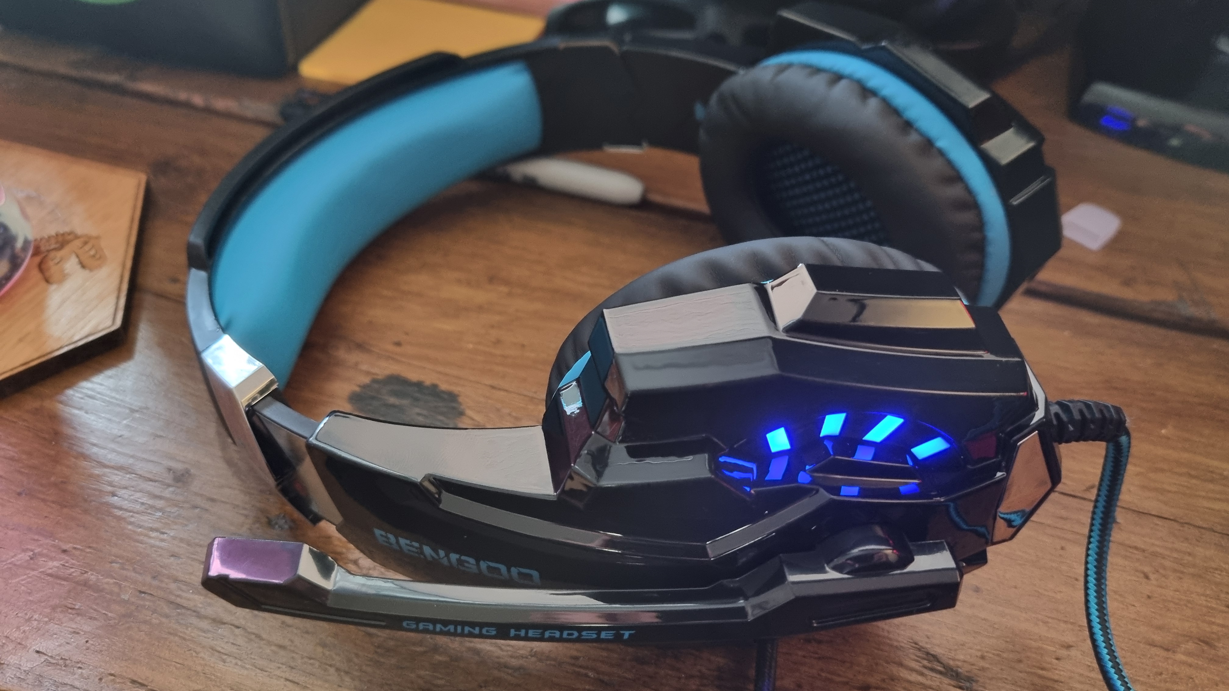The Bengoo G9000 gaming headset on a wooden desk