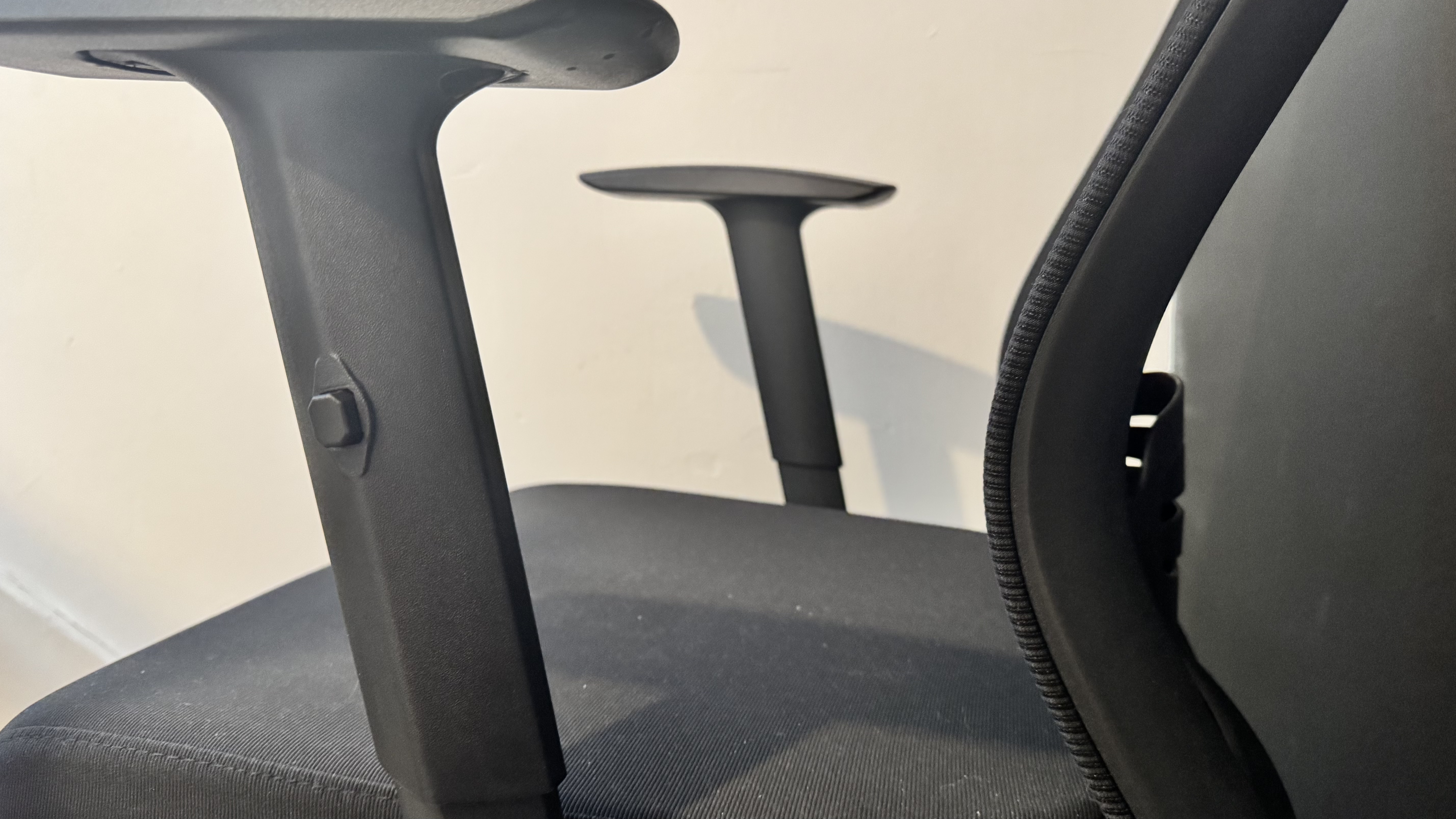 Flexispot BS3 / OC3 office chair side (in black)