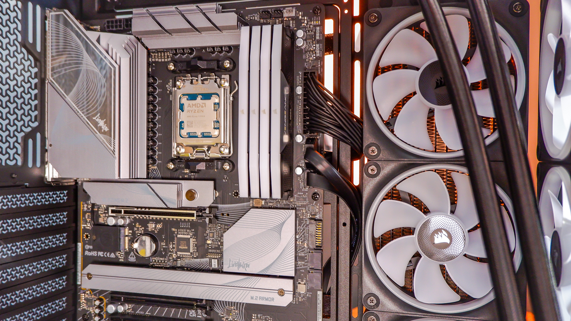 A PC build using mostly Corsair parts and its iCUE Link system for controlling and monitoring various components.