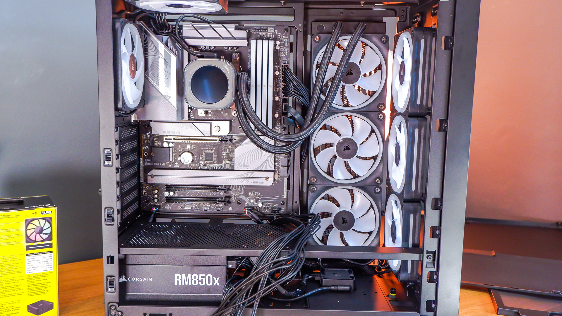 A PC build using mostly Corsair parts and its iCUE Link system for controlling and monitoring various components.
