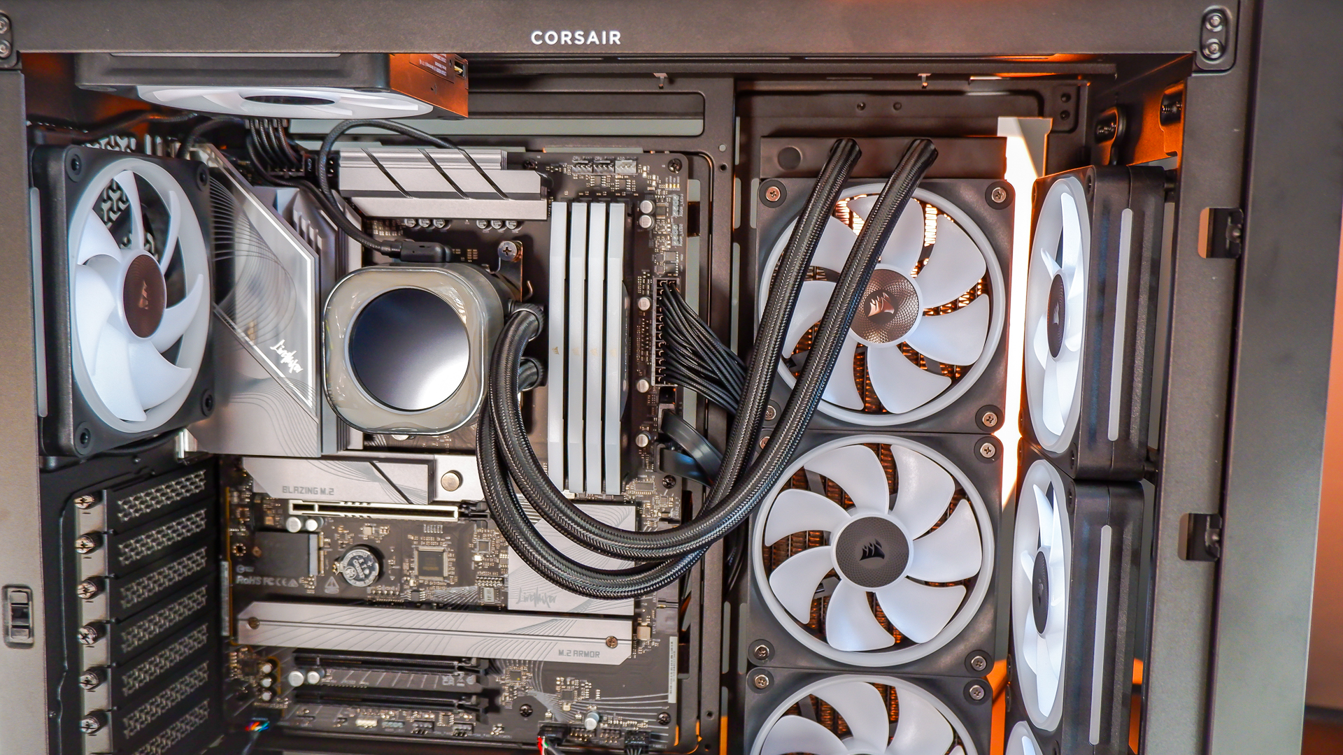 A PC build using mostly Corsair parts and its iCUE Link system for controlling and monitoring various components.