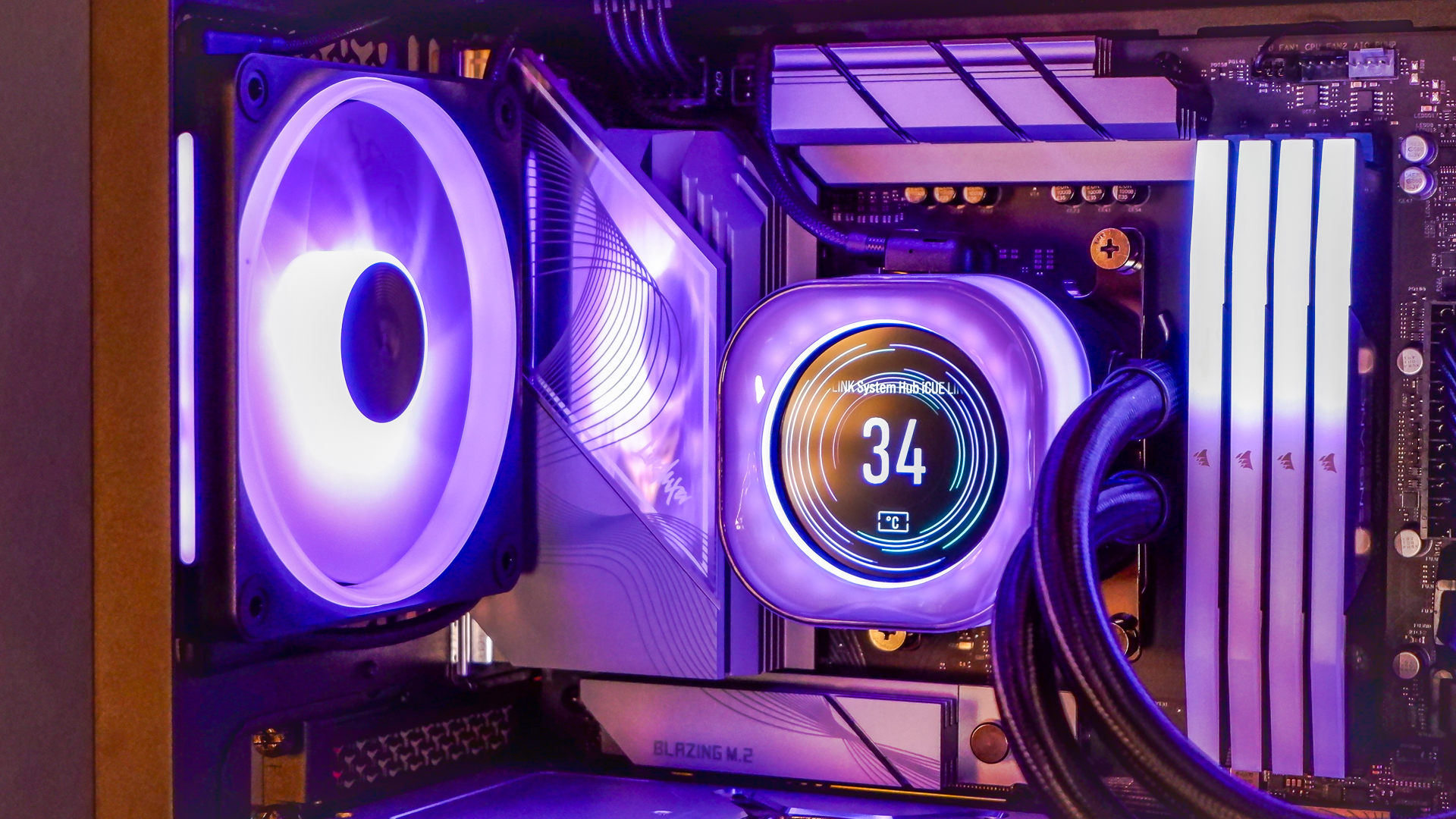 A PC build using mostly Corsair parts and its iCUE Link system for controlling and monitoring various components.