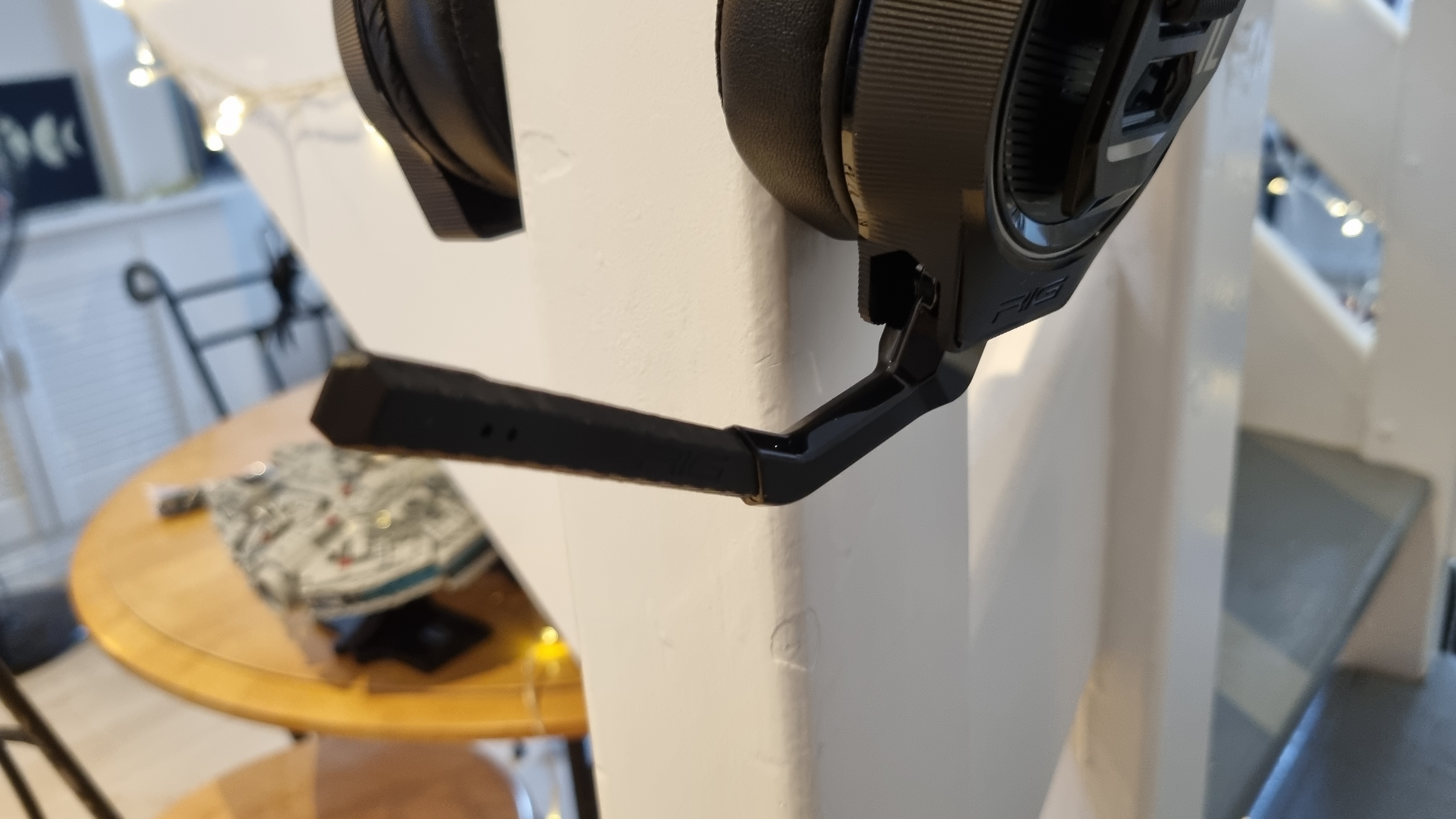 Close up details of the Nacon RIG 900 Max HS