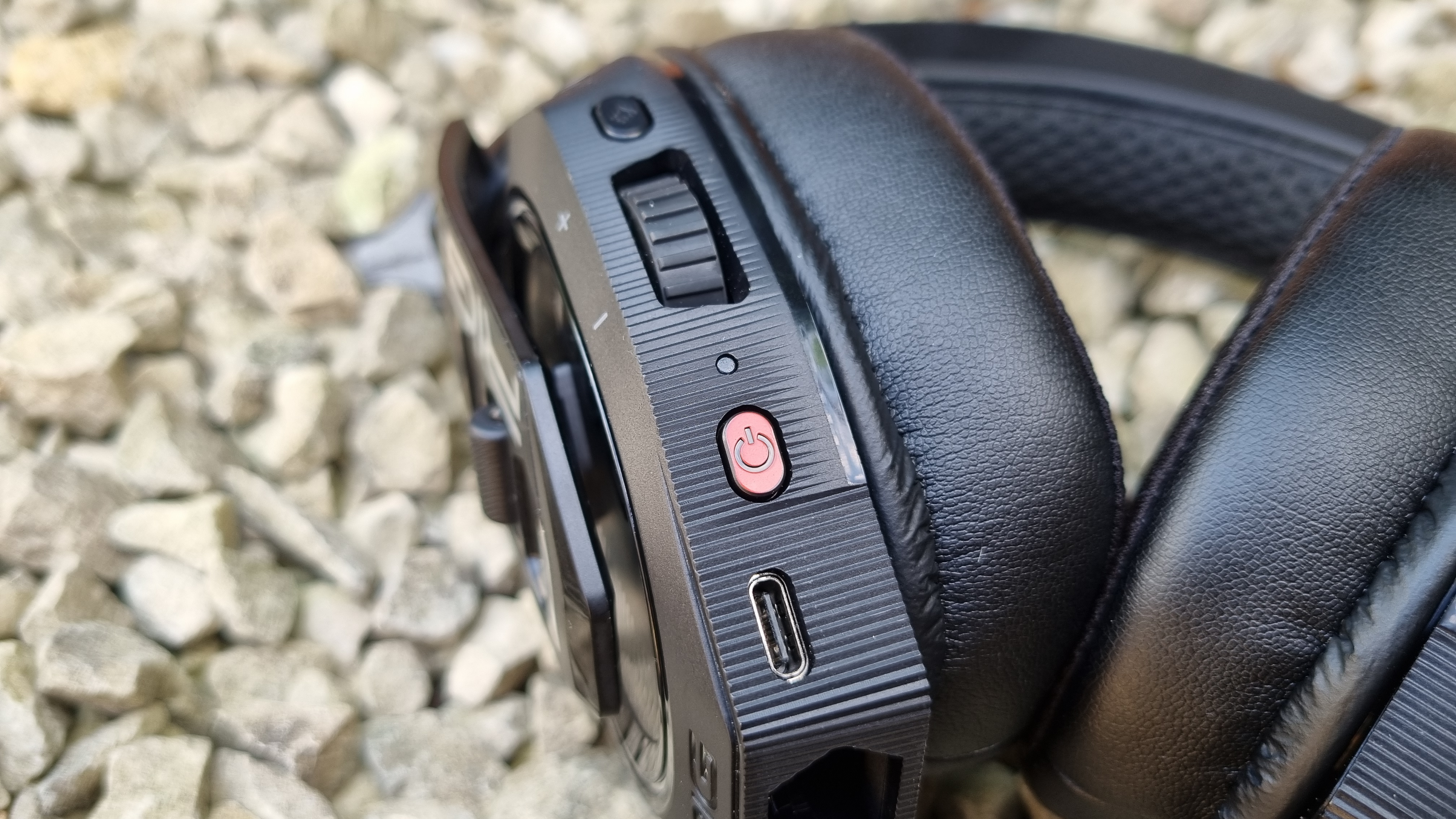 The left earcup controls of the Nacon Rig 900 Max HS