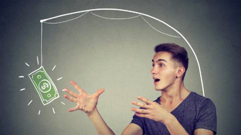 Tech billionaires including Palmer Luckey set up dumb new bank for those who didn’t get burned enough in the 2022 crypto crash