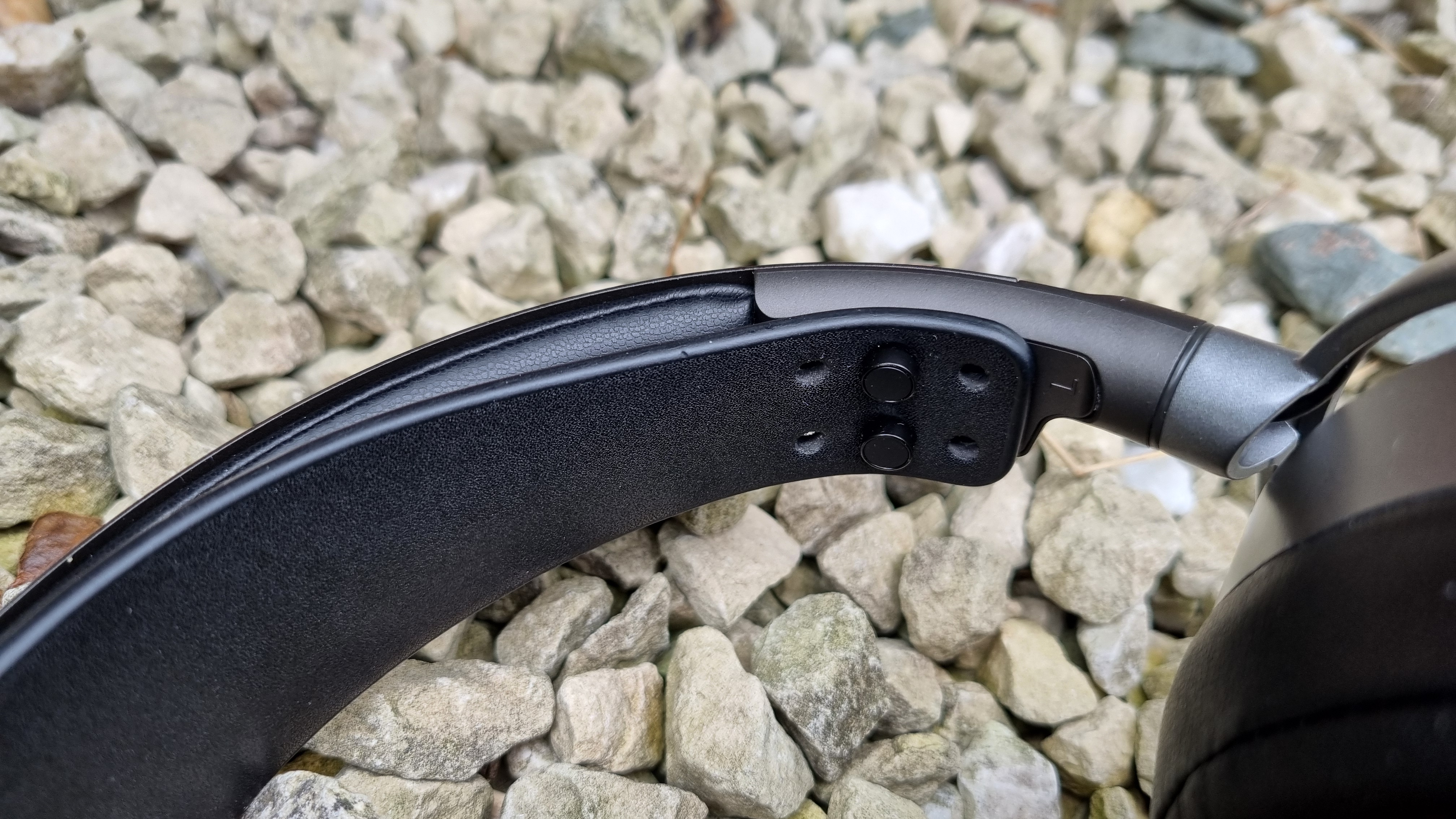 The inner headband material of the Audeze MM-100