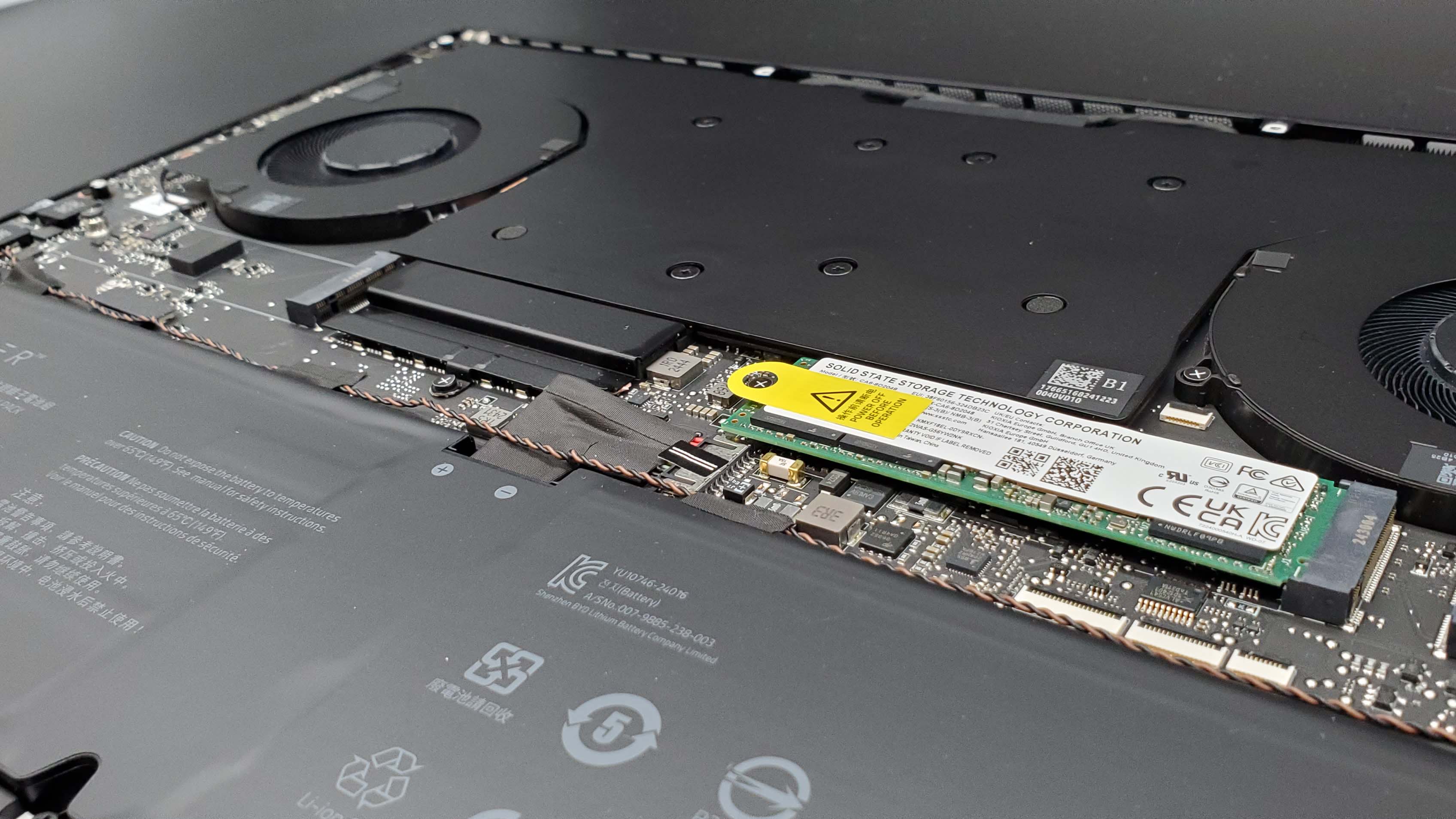 Razer Blade 16 (2025) gaming laptop with RTX 5090 inside