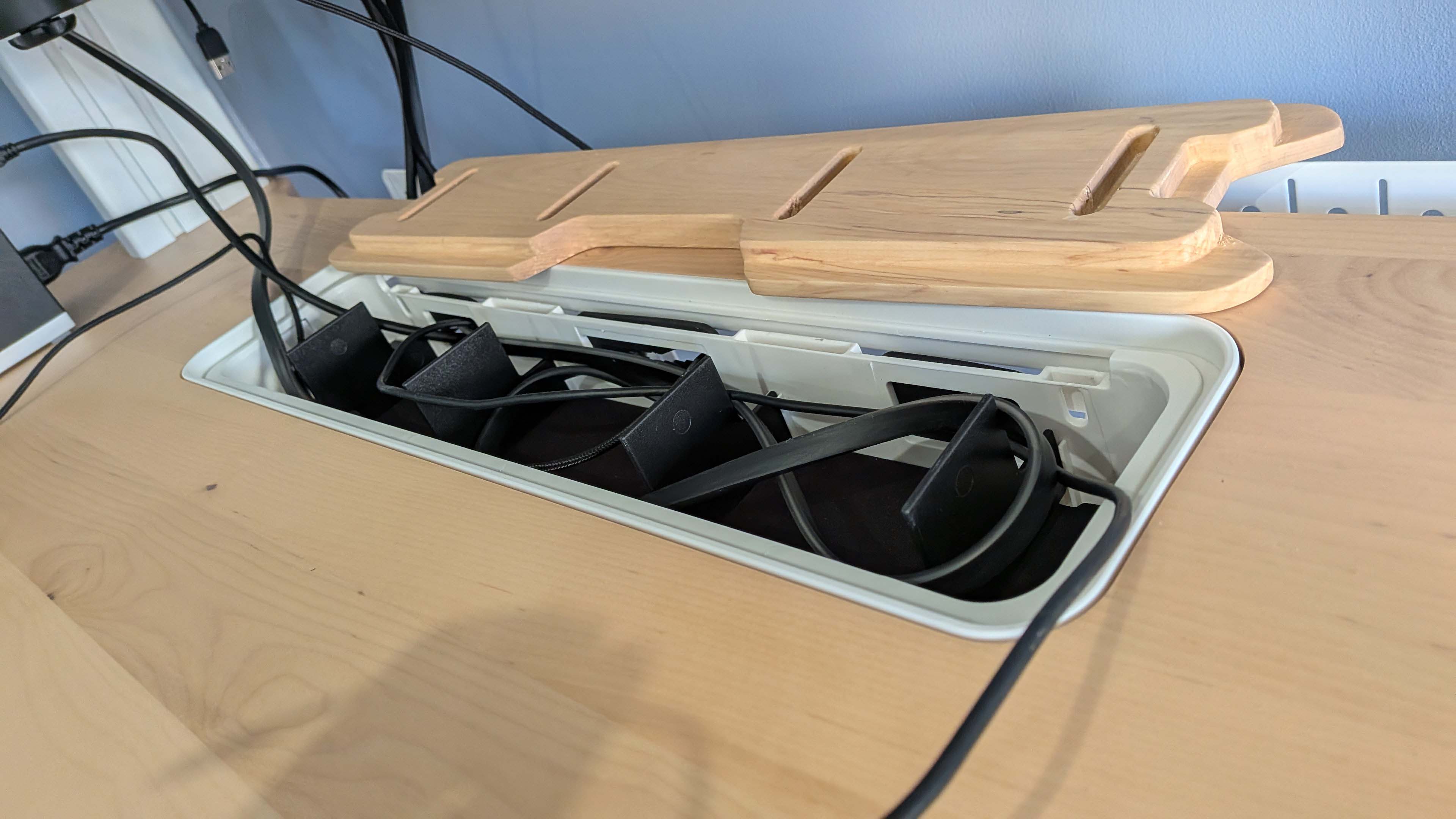 Corsair Platform:4 gaming desk