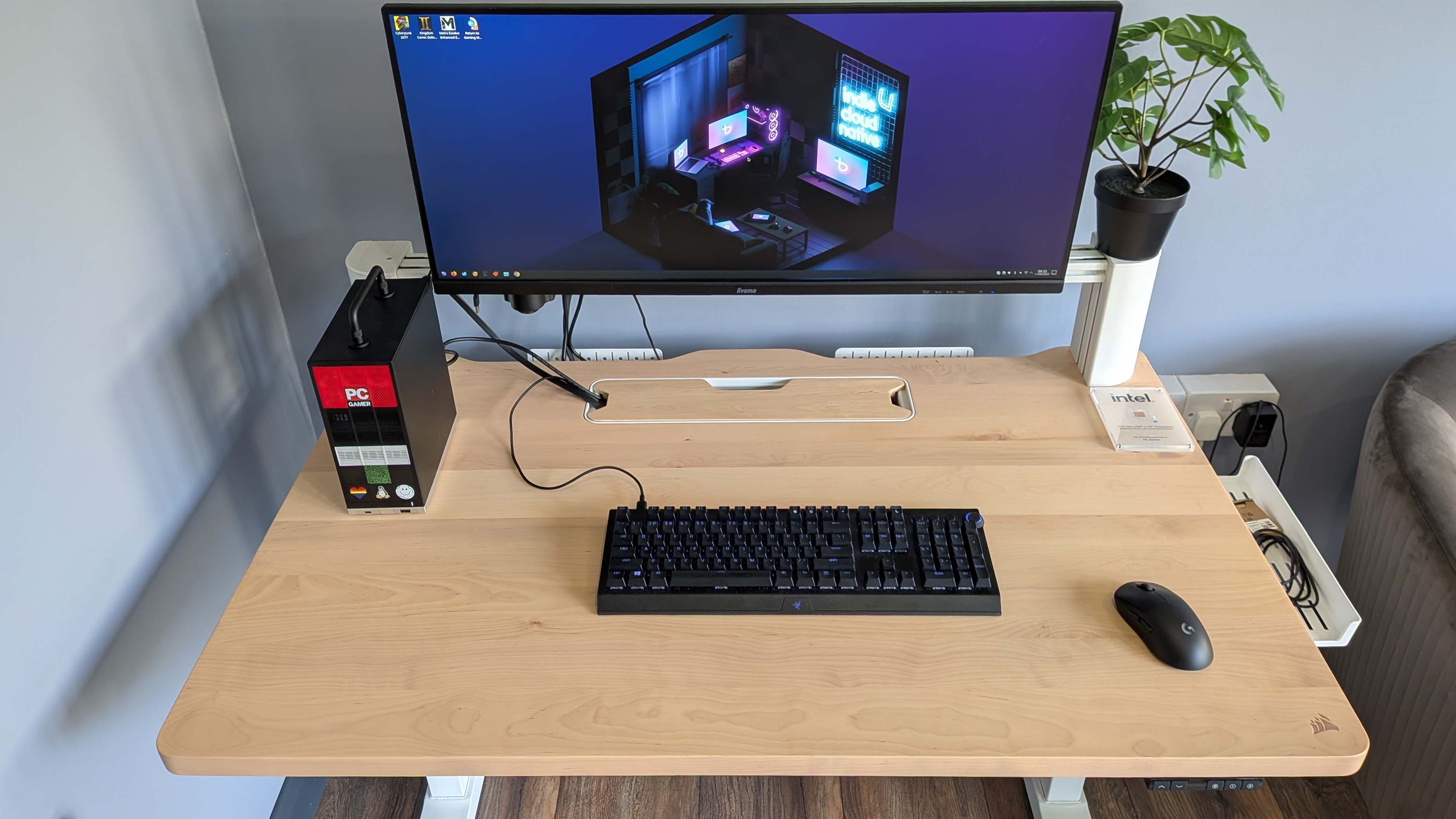 Corsair Platform:4 gaming desk