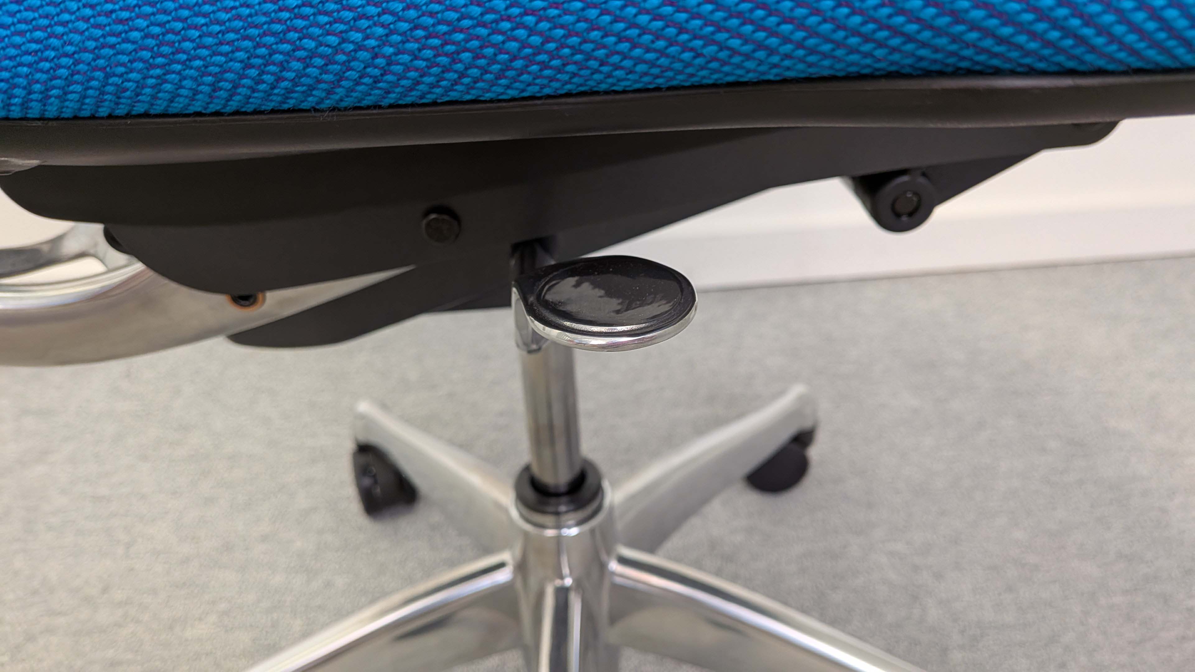 Humanscale Freedom Chair with Headrest