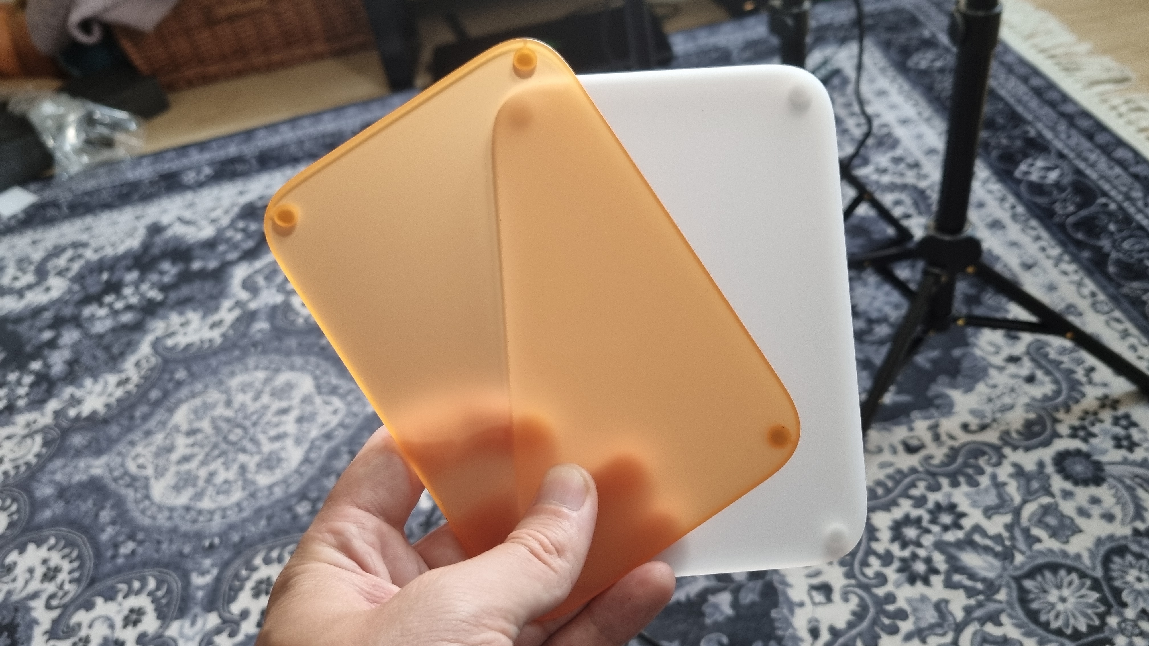 Two types of lighting diffuser included with the Neewer Basics LED Panel Video Lighting kit