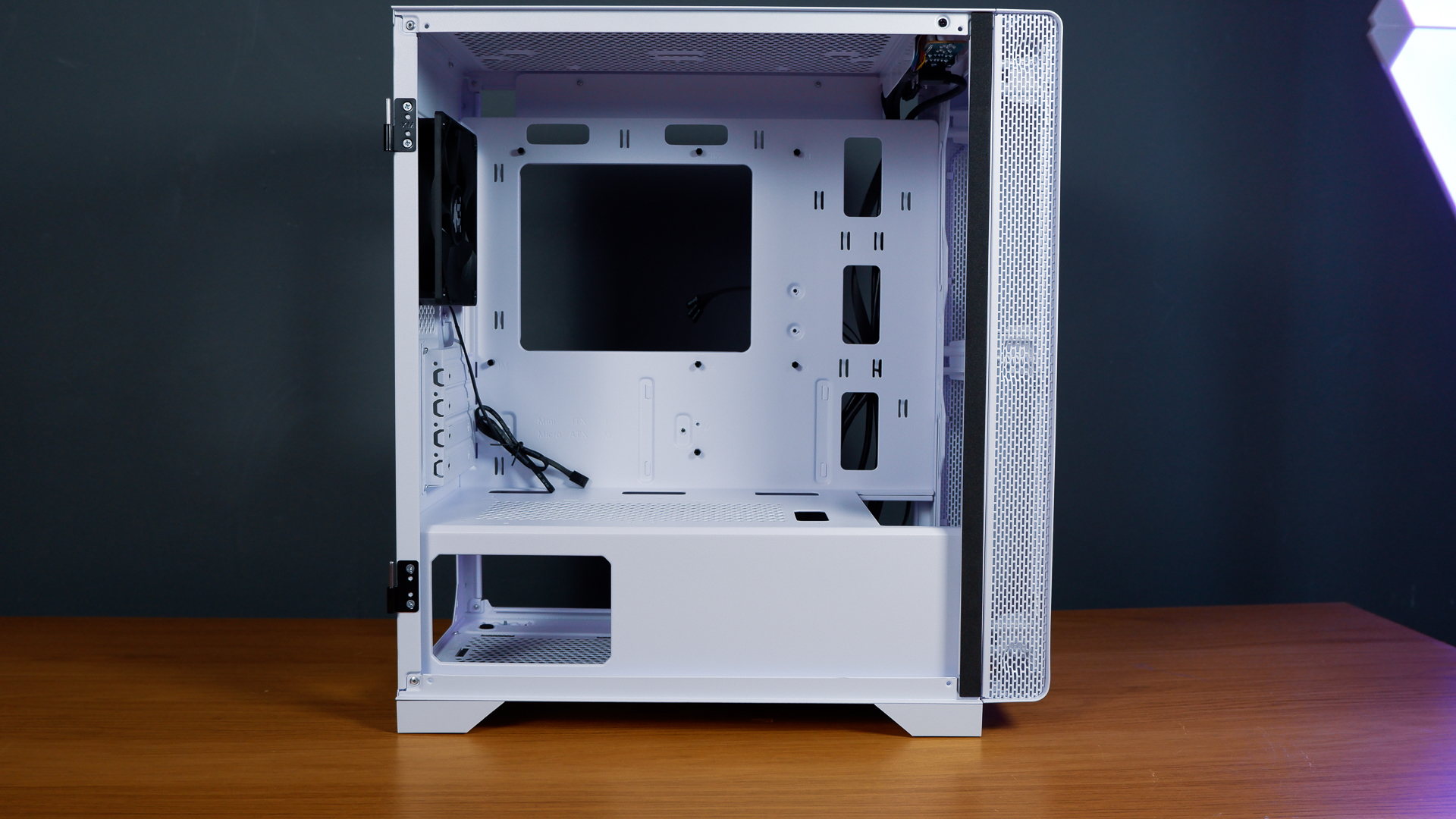 A white gaming PC built using a Thermaltake PC case, Cooler Master fans, and an AMD CPU.