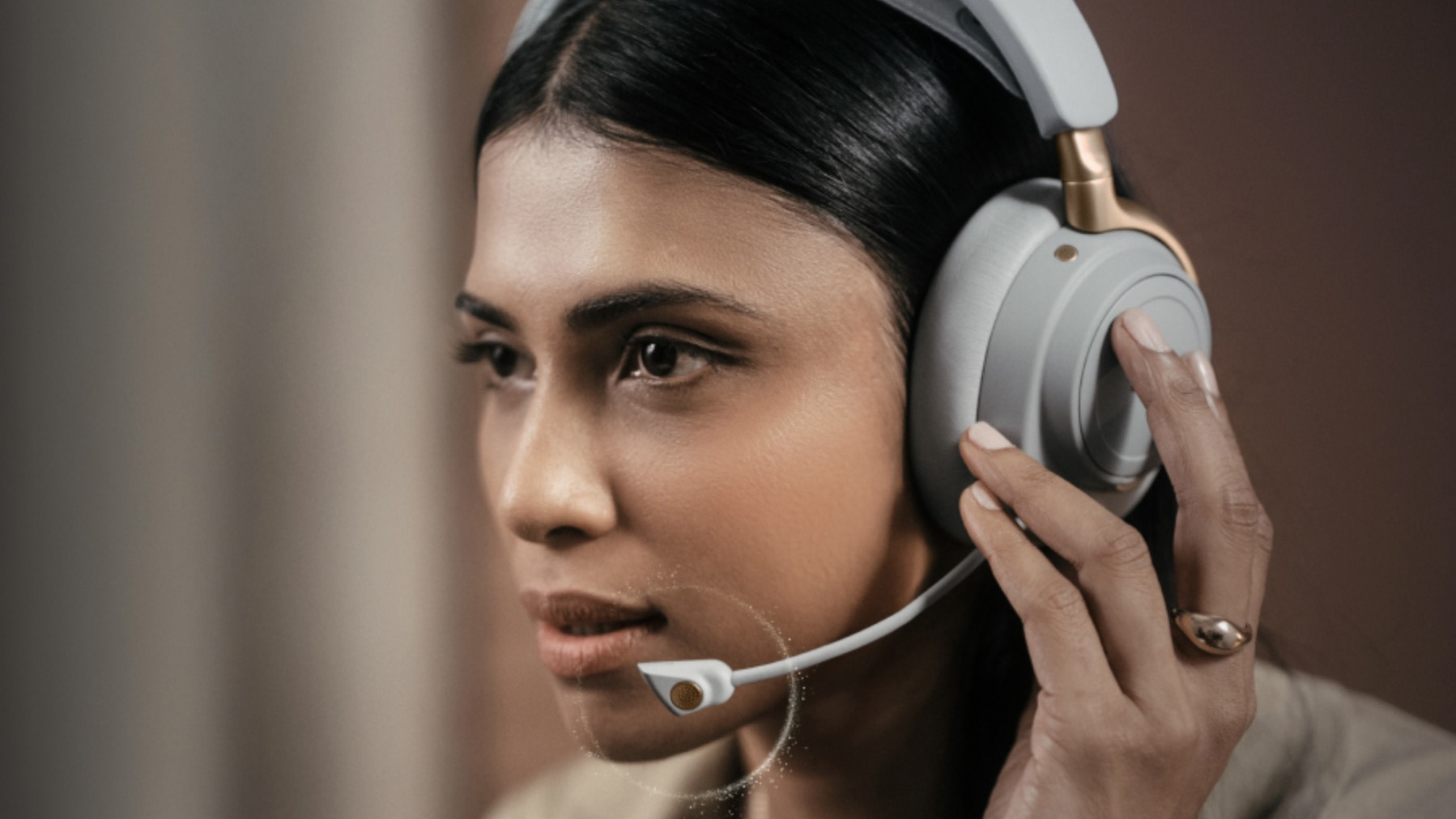 Arctis Nova Elite headset.