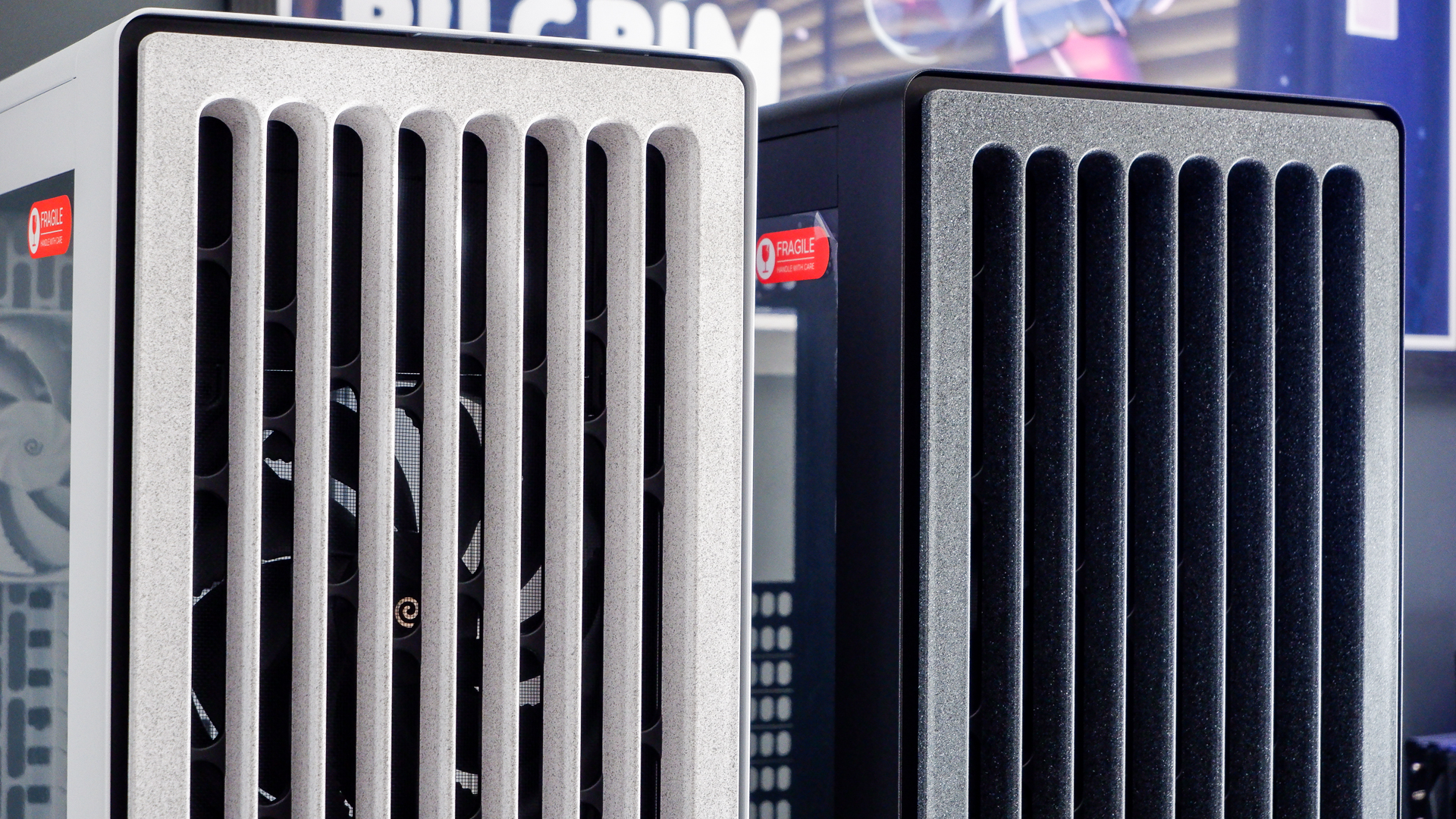 The Havn BF 360 PC case in both black and white with panels removed.