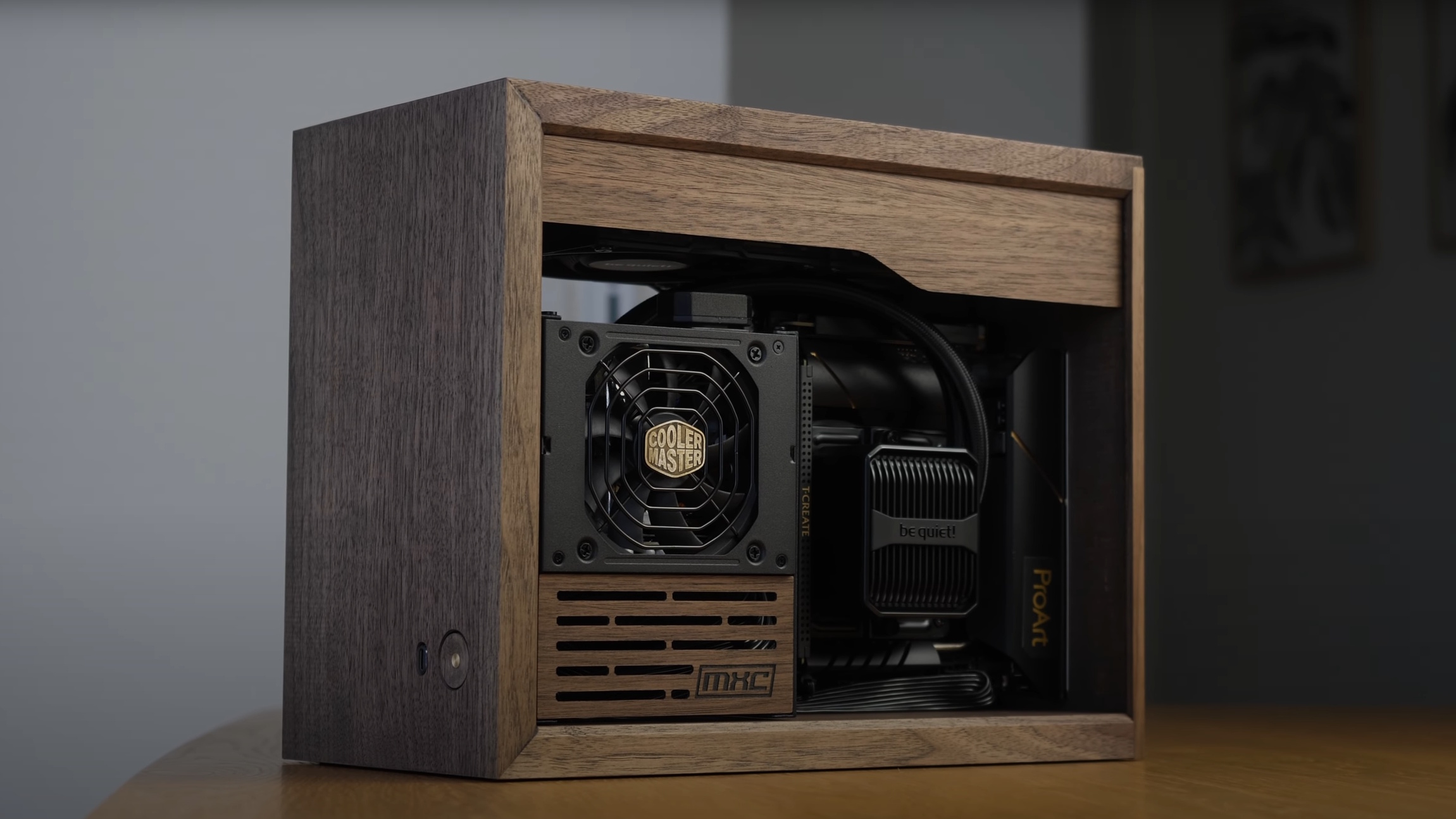 A custom DIY walnut wooden ITX PC case by MXC Builds