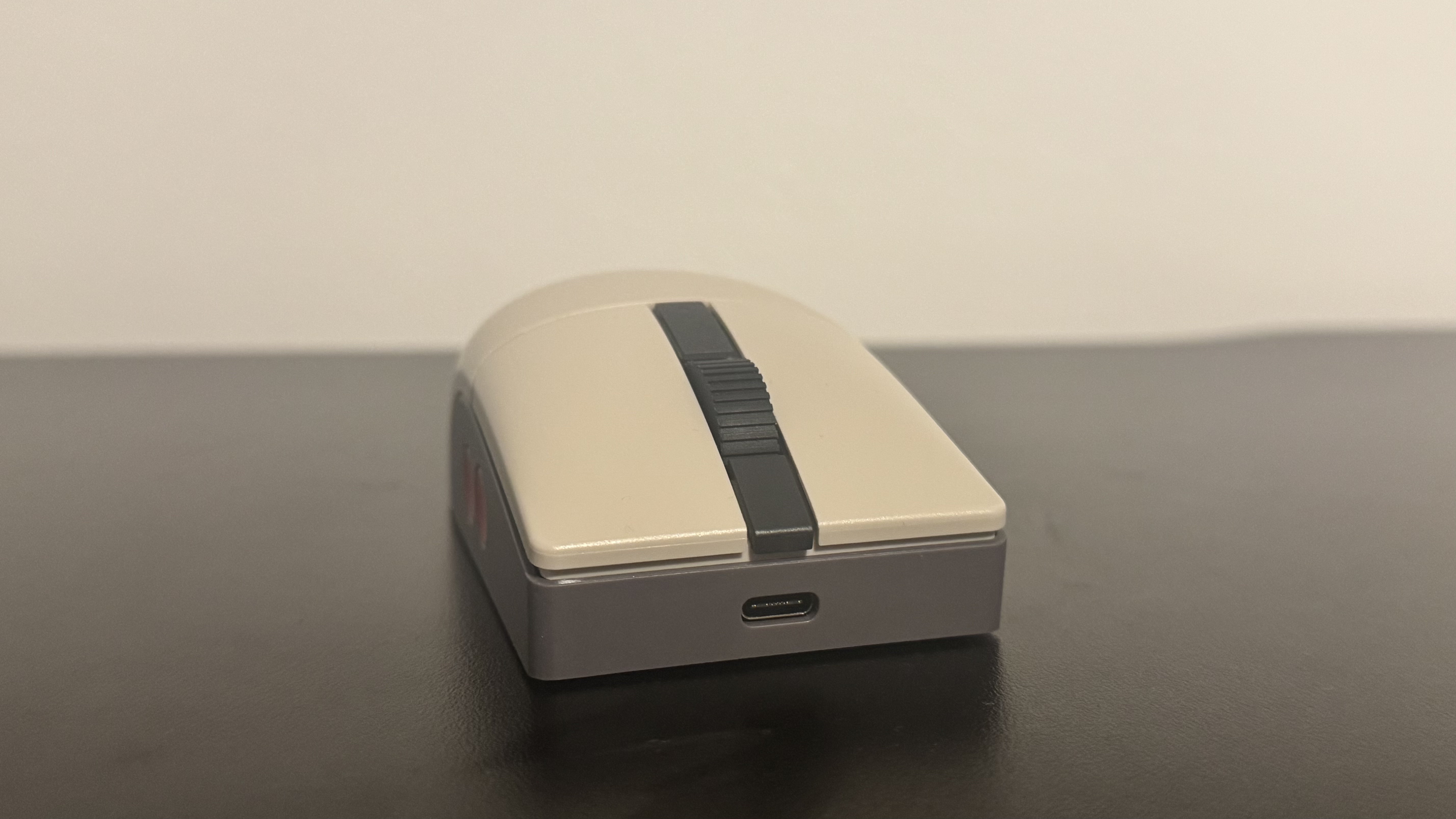 8BitDo Retro R8 gaming mouse