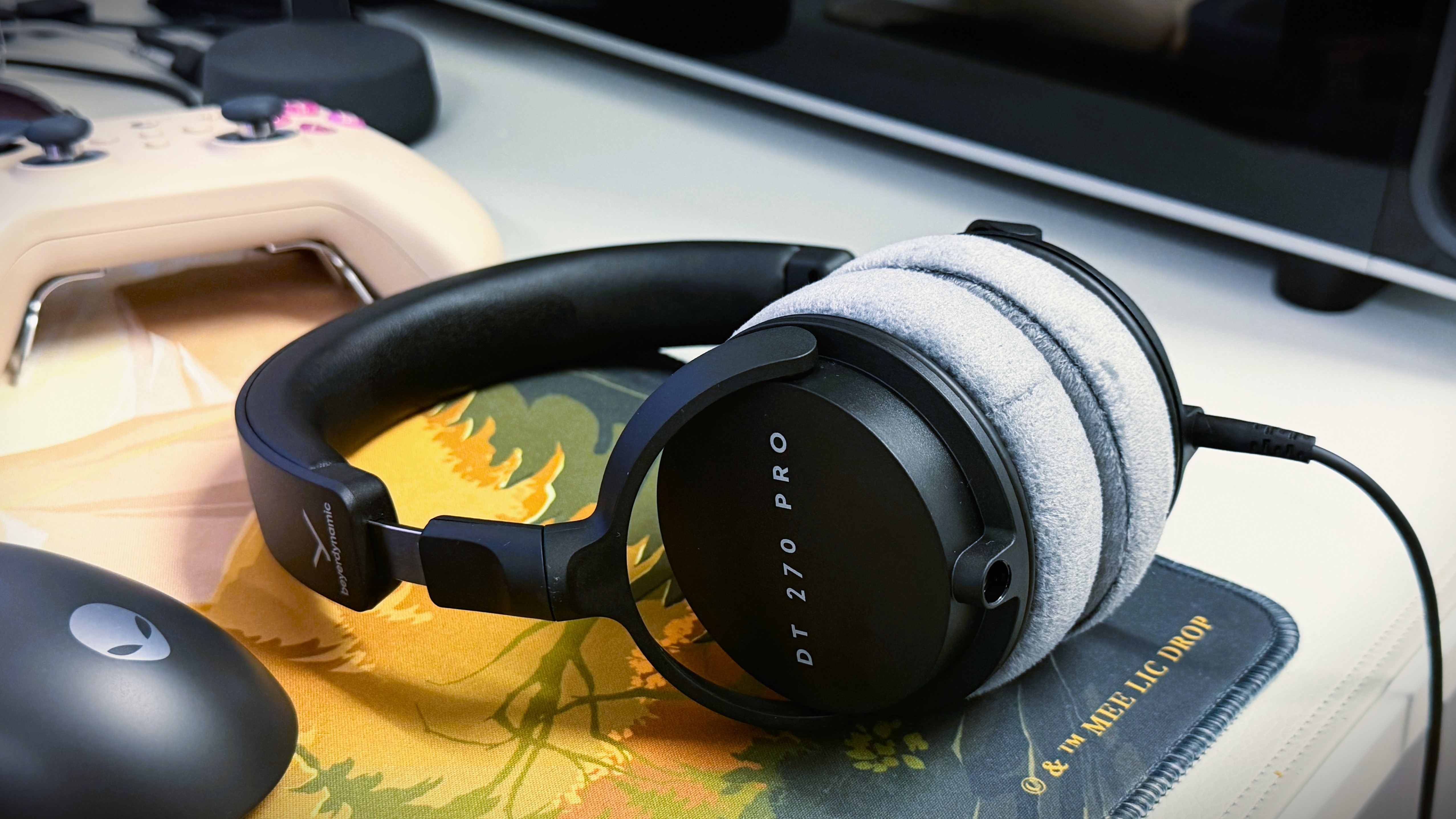 Beyerdynamic DT 270 Pro headphones