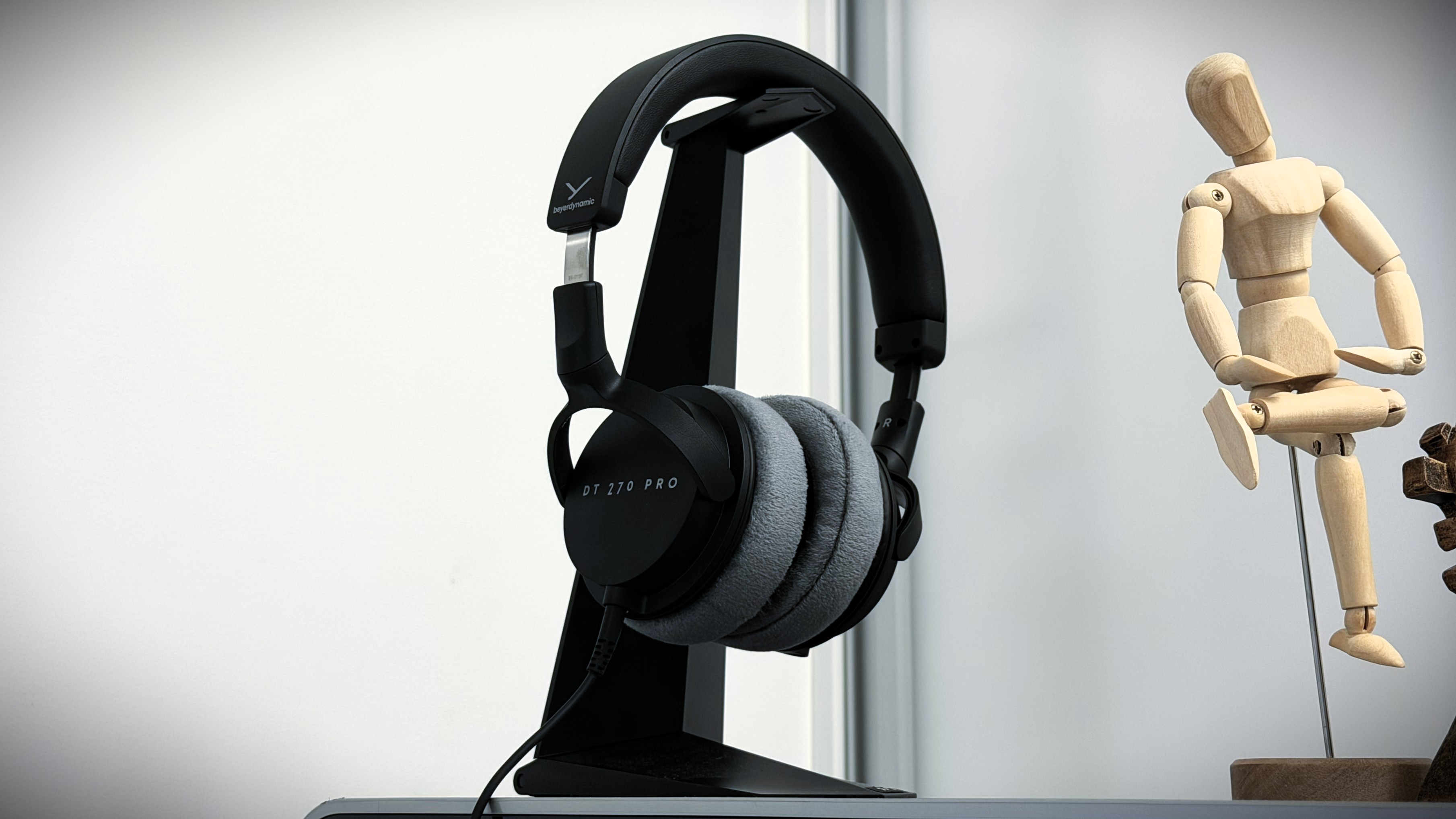 Beyerdynamic DT 270 Pro headphones