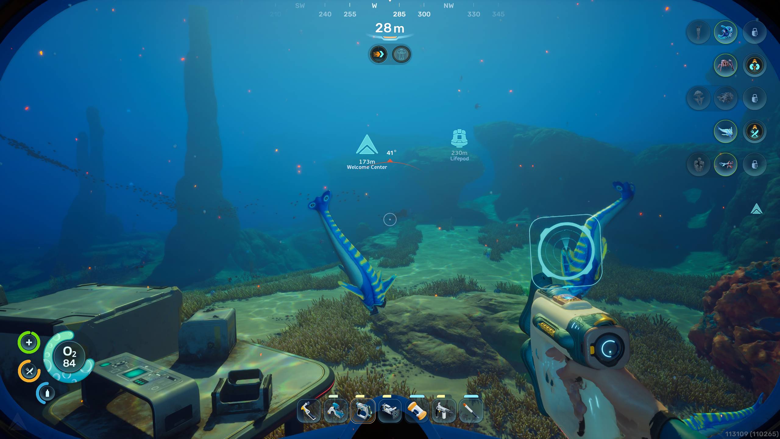 Subnautica 2 Biomods: A player looking at three Nibbler Mango around a research platform on the seabed.