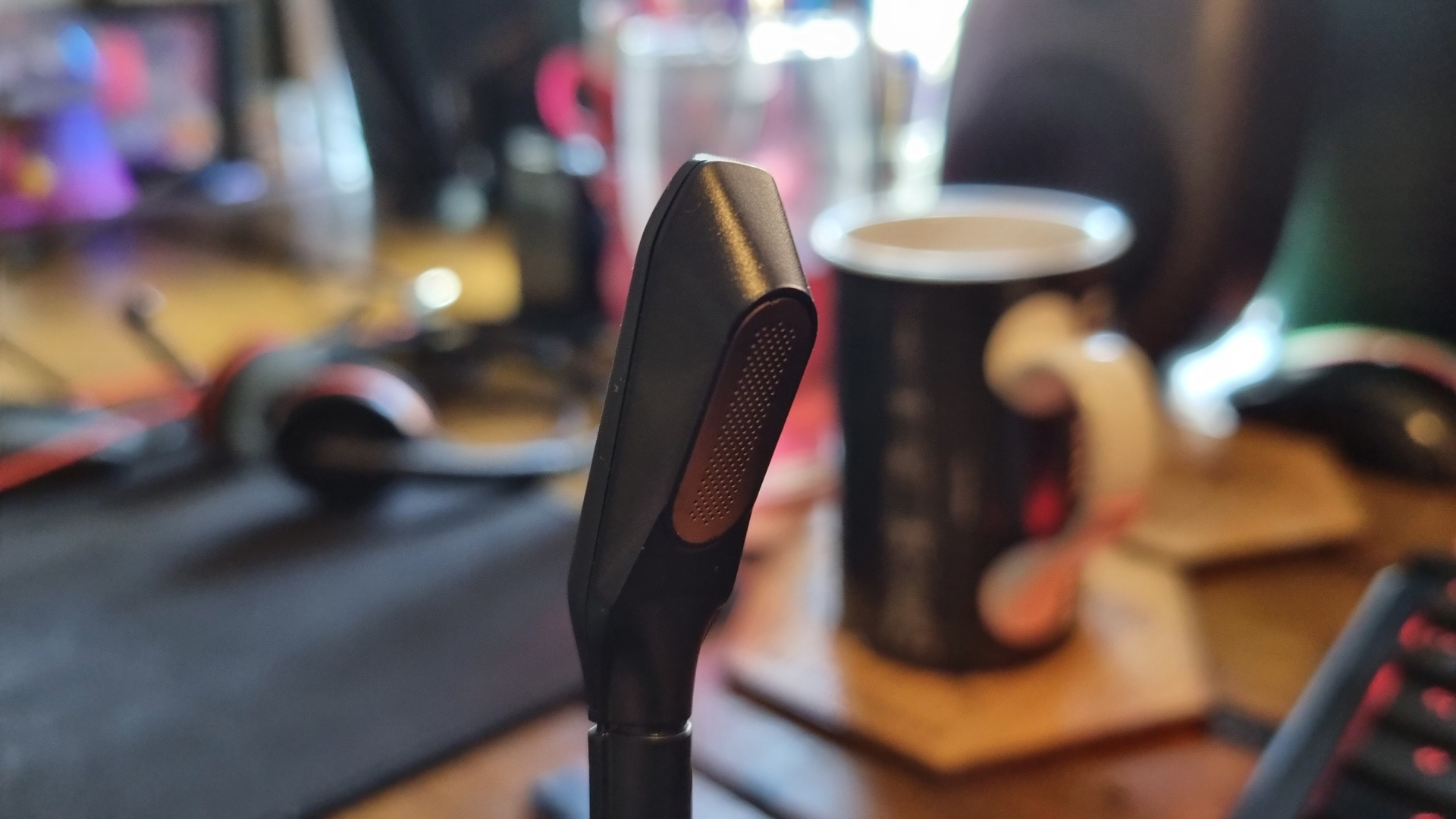 The microphone capsule of the Rig R5 Spear Max HD gaming headset