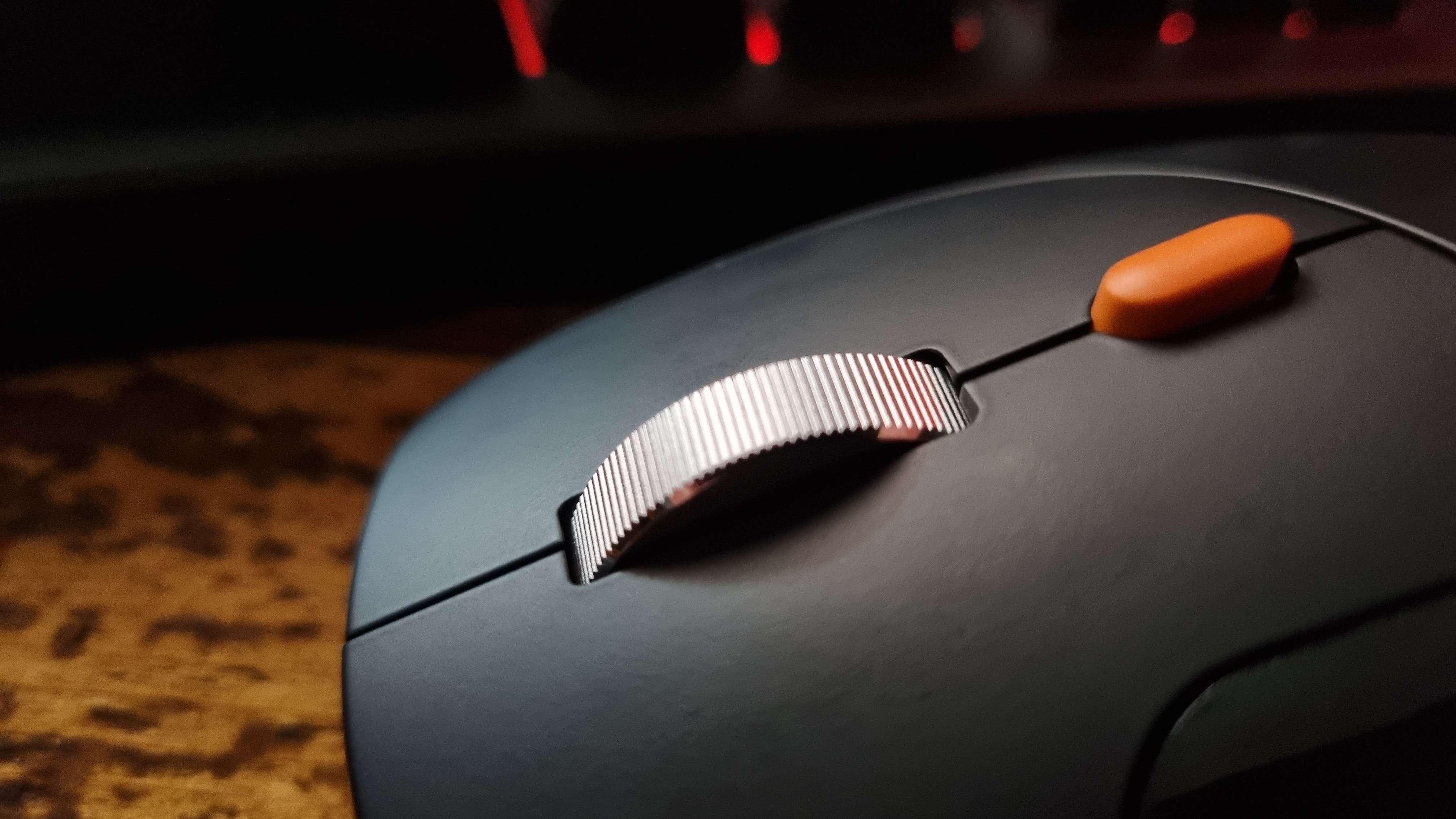 A close up of the scroll wheel of the ProtoArc EM25 ergonomic mouse