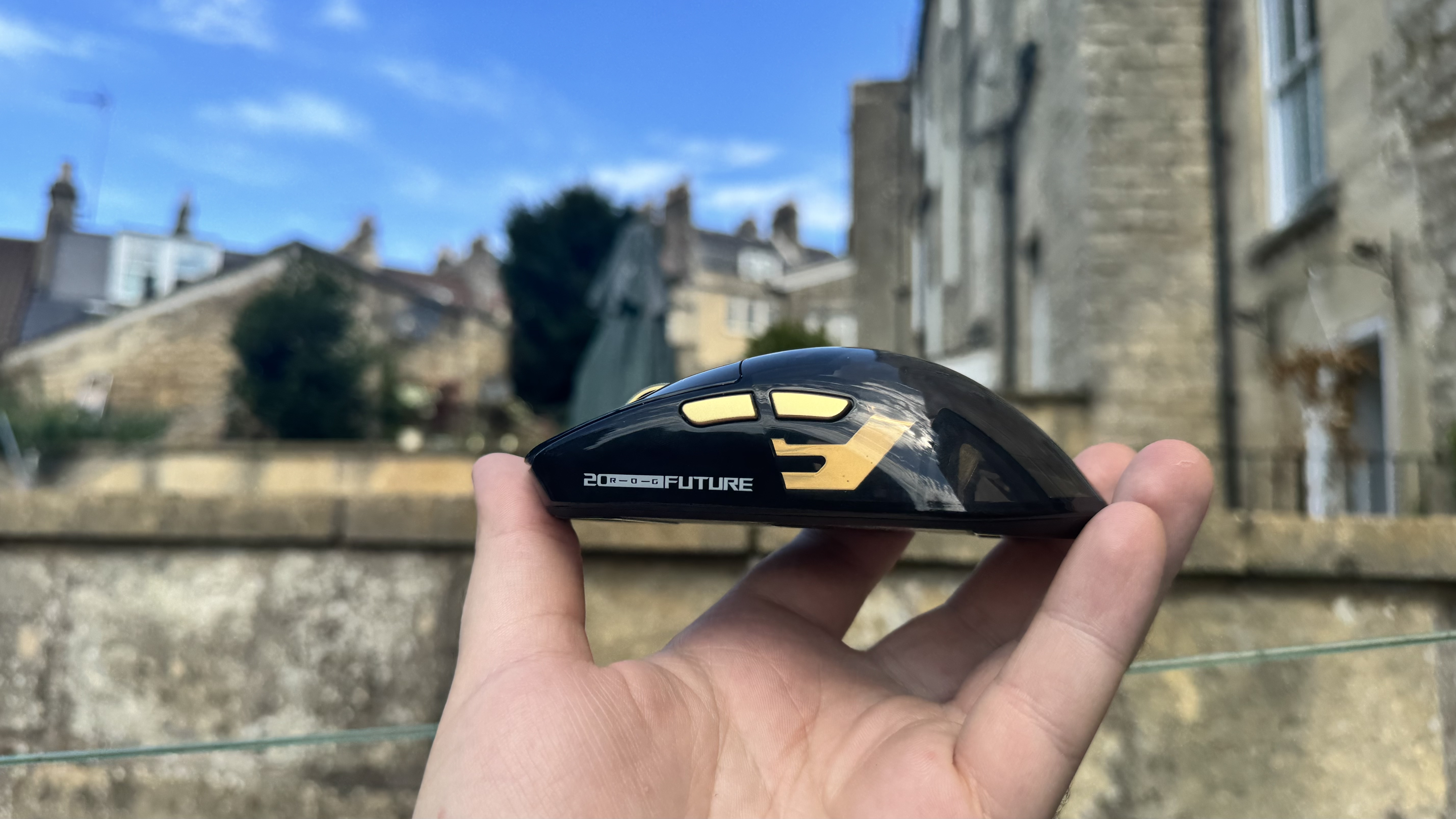 Asus ROG Harpe II Extreme Edition 20 outside, in a hand, from the left