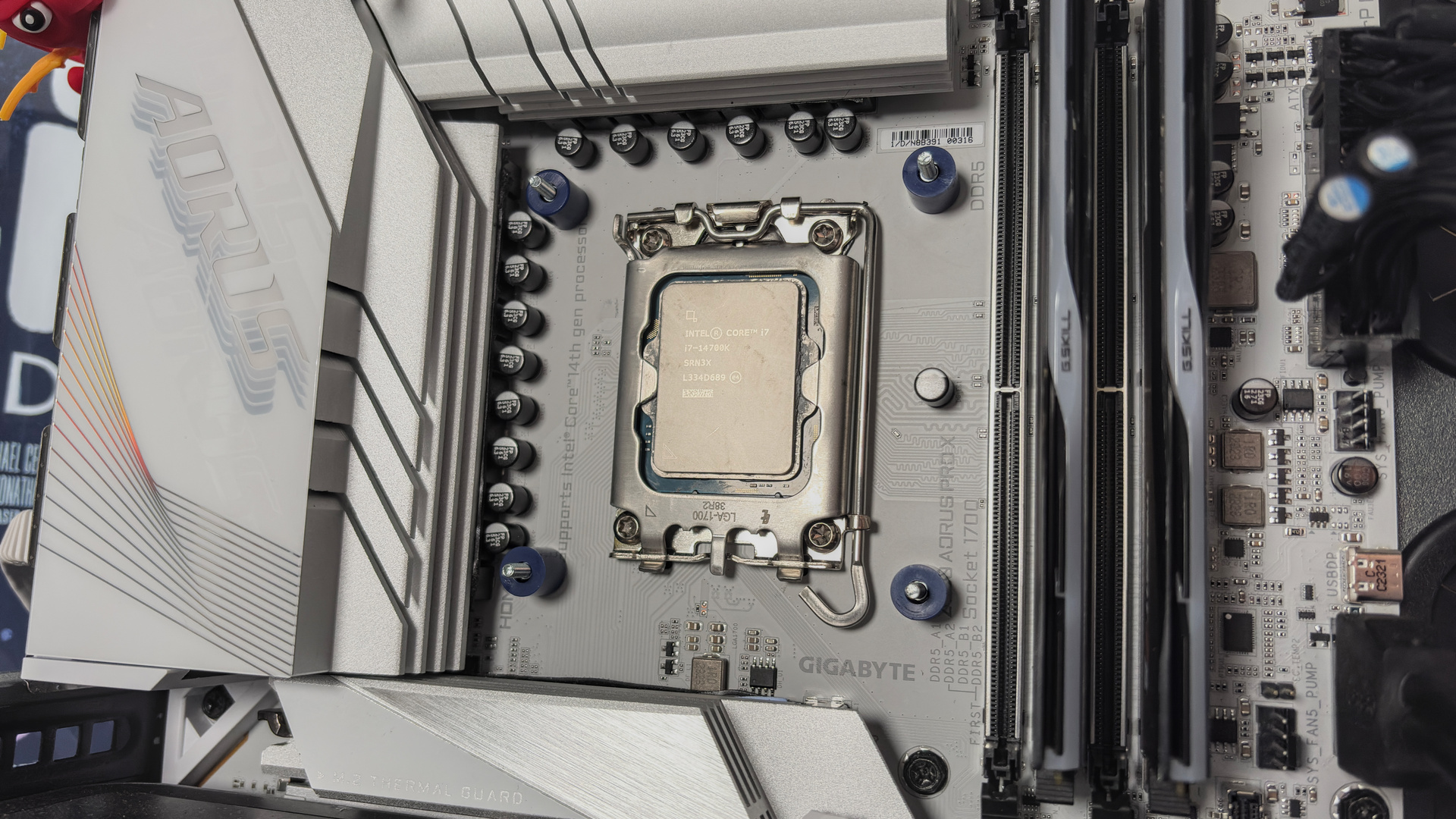 A Noctua NL-LC1 liquid cooler being installed on a test bench for testing.