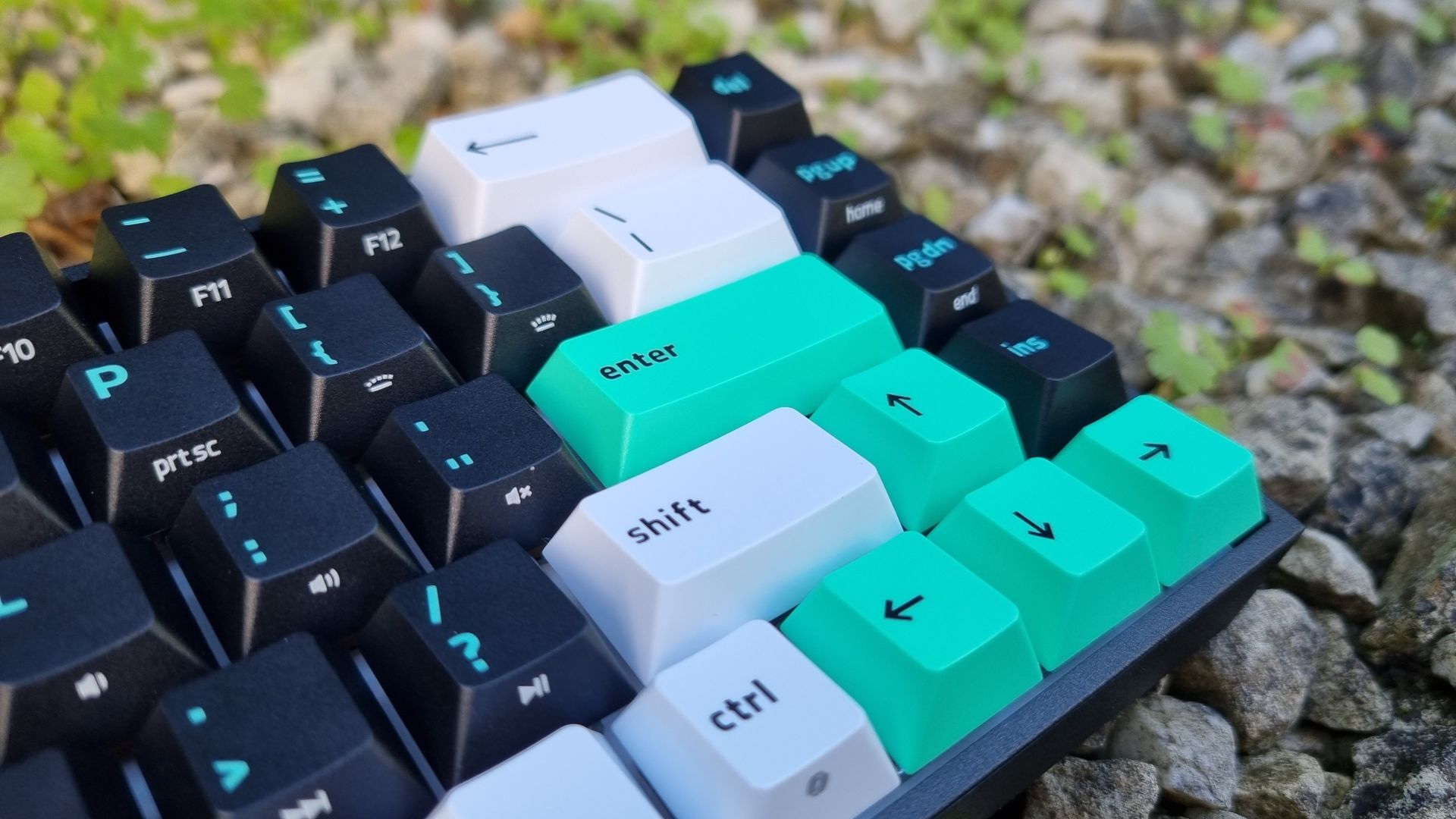 The arrow keys (and others) of the Razer Reclusa X Mini 65% gaming keyboard