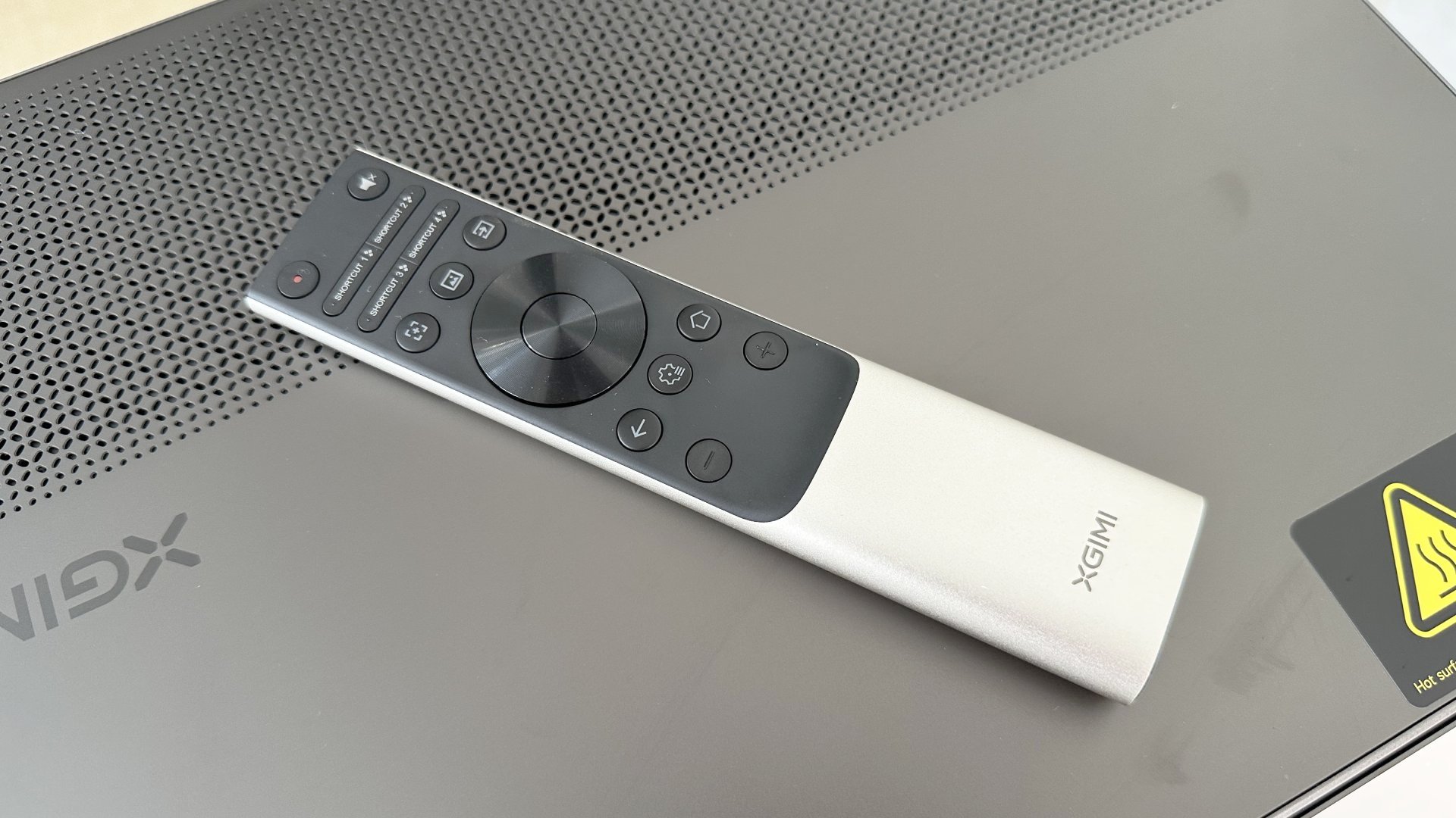 Xgimi Titan Noir Max remote control