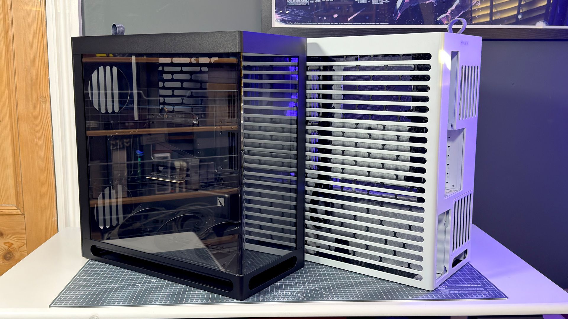 The Havn HS 360 PC case in black and white on a desk.