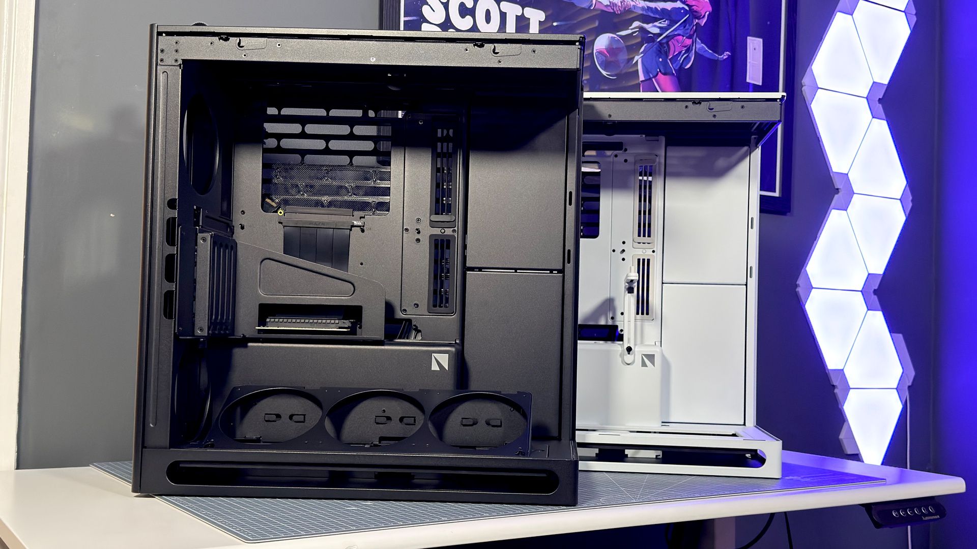 The Havn HS 360 PC case in black and white on a desk.