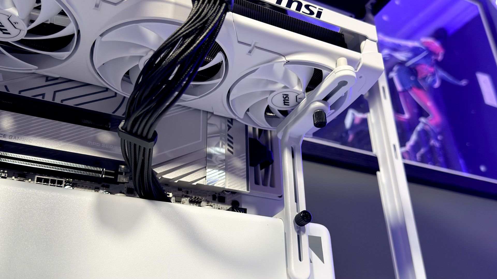 The Havn HS 360 PC case in black and white on a desk.