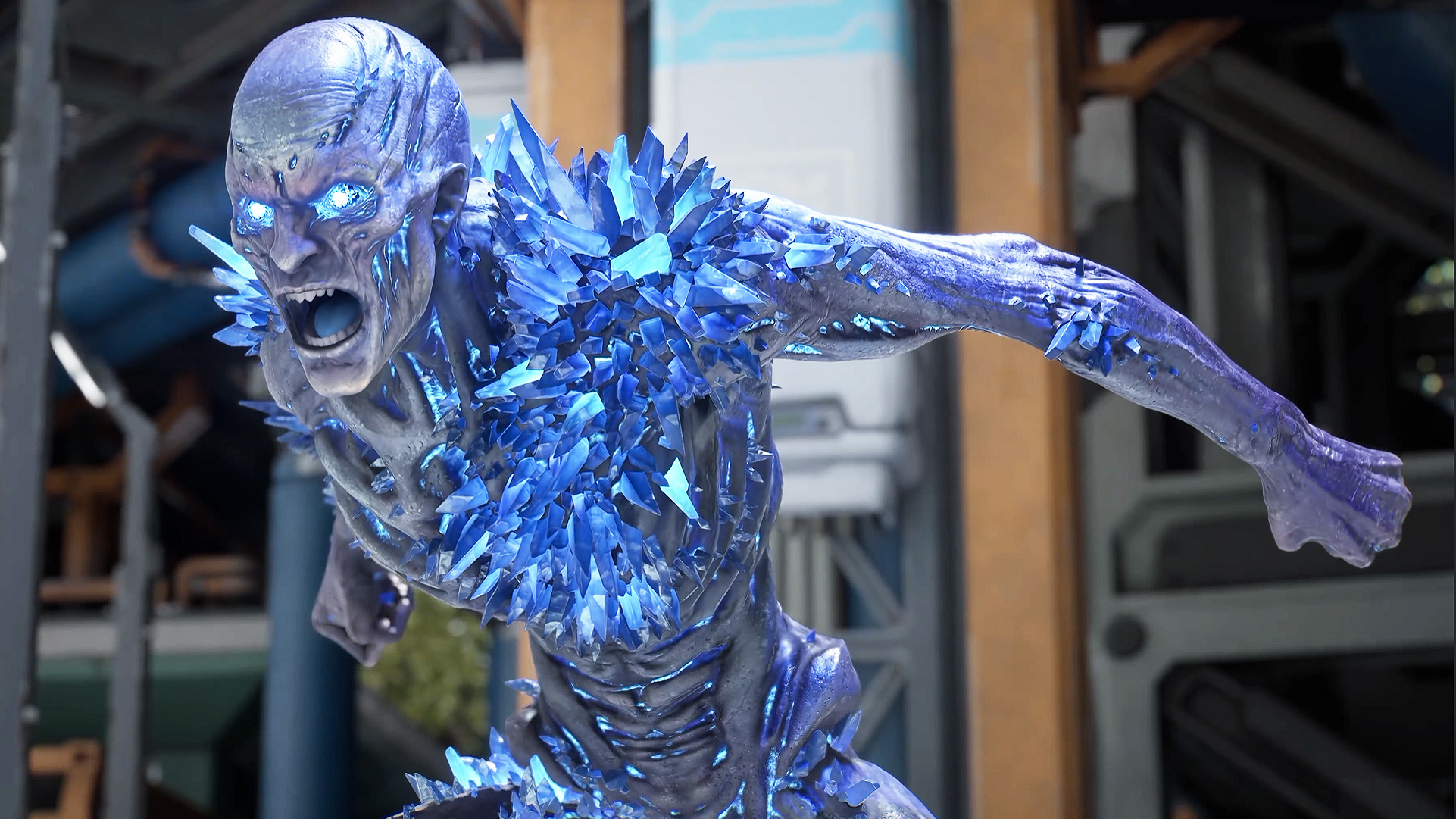 The Expanse: Osiris Reborn - Angry protomolecule hybrid enemy with blue crystals all over it