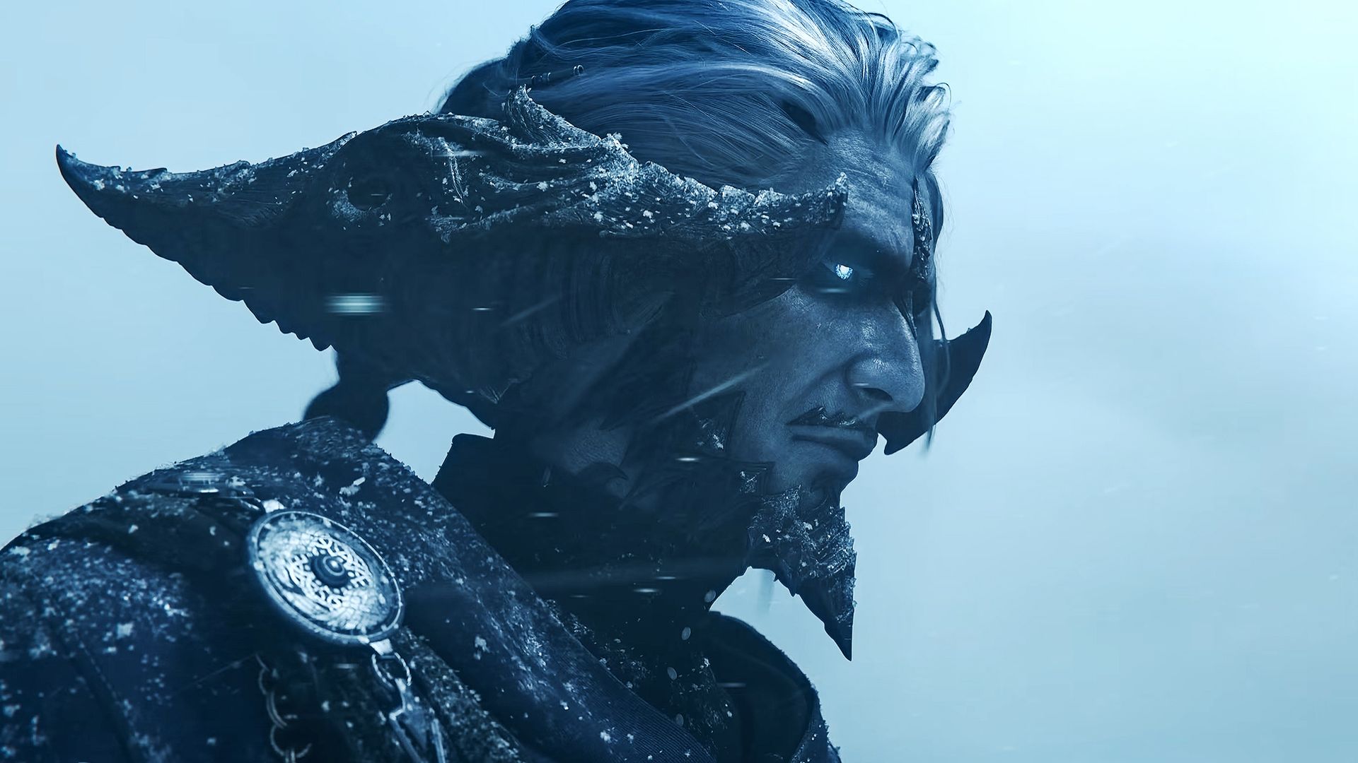Final Fantasy XIV: Evercold - An Au-Ra with dark blue horns and one eye standing in the snow